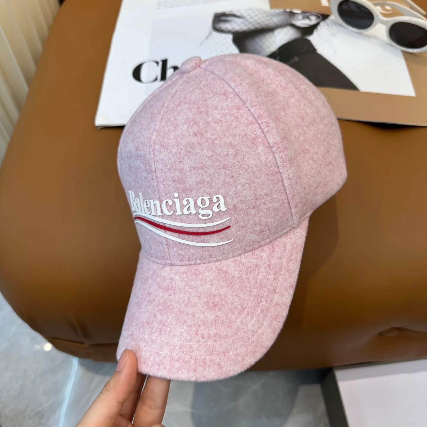 P66 Balenciaga's new autumn and winter woolen baseball cap💋💋 The baseball cap that is most commonly worn daily. The gray color often matches the look👀 It is very good for daily commuting or city boy sweeping the streets.
