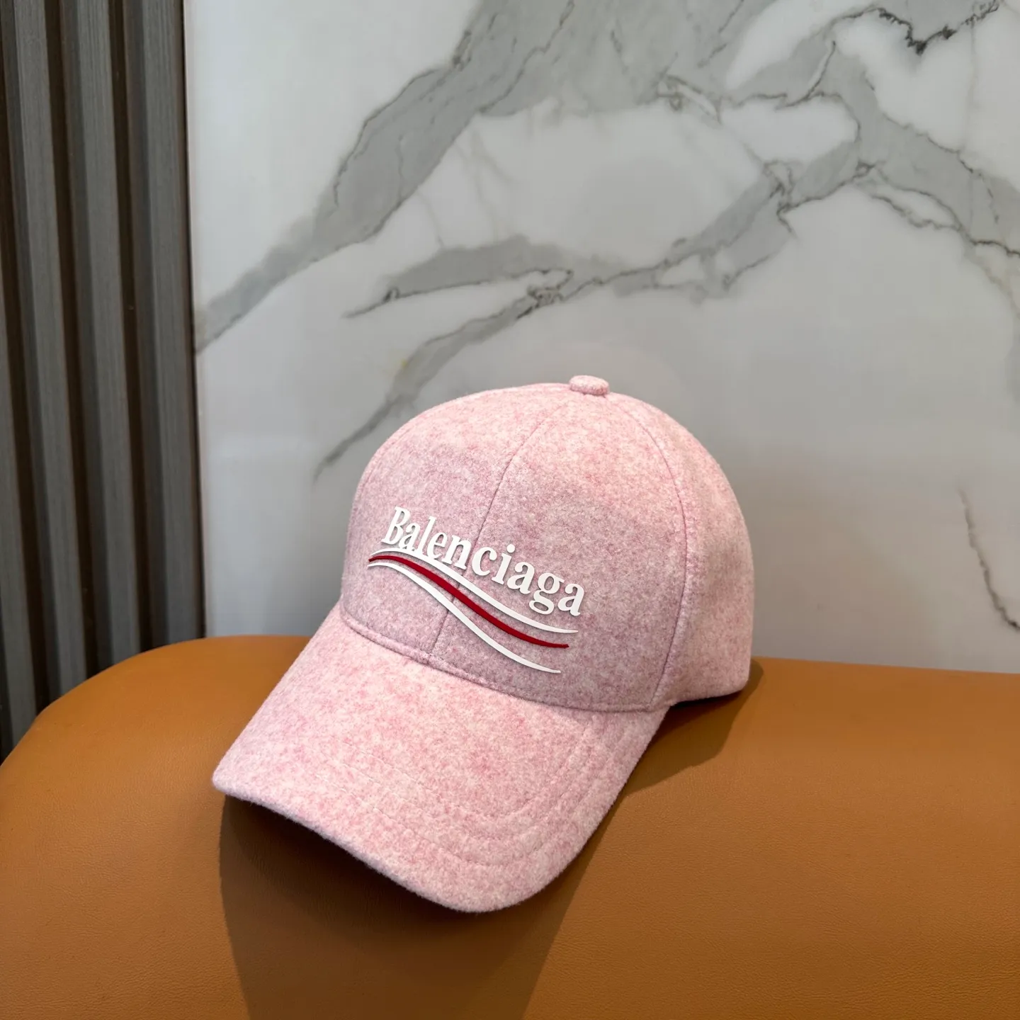 P66 Balenciaga's new autumn and winter woolen baseball cap💋💋 The baseball cap that is most commonly worn daily. The gray color often matches the look👀 It is very good for daily commuting or city boy sweeping the streets.