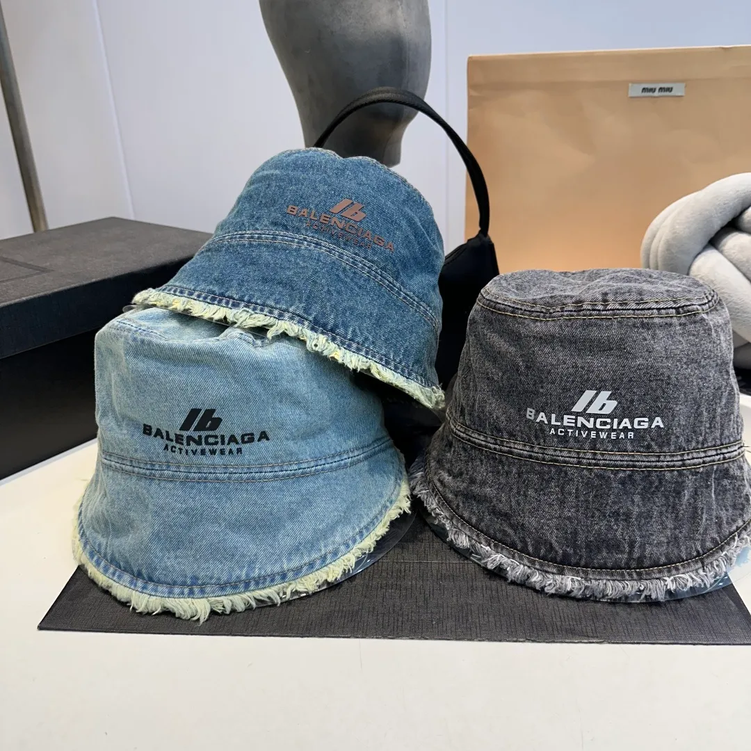 P70 Balenciaga denim bucket hat, head circumference 57cm