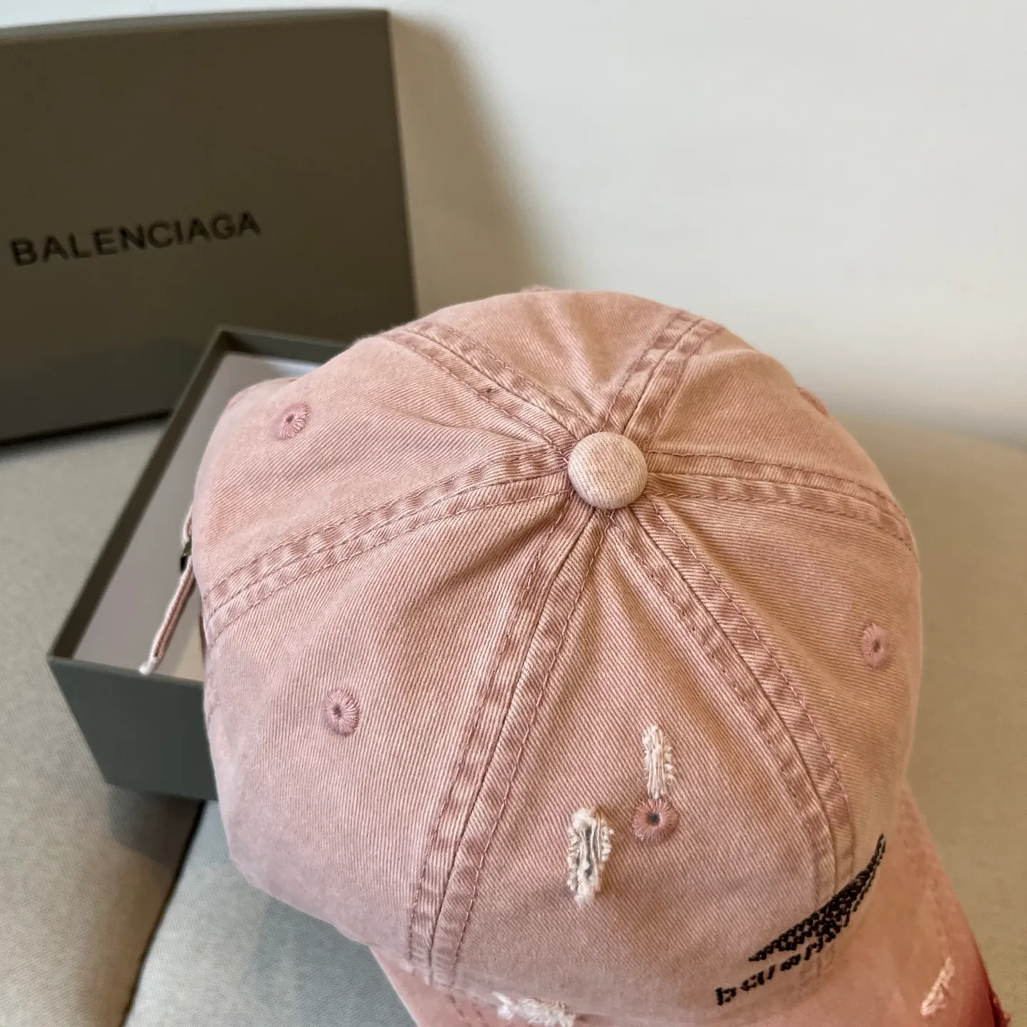 P52 BALENCIAGA new logo baseball cap, cool colors, different styles for men and women, the first batch will be shipped first! A must-buy for Paris fans!