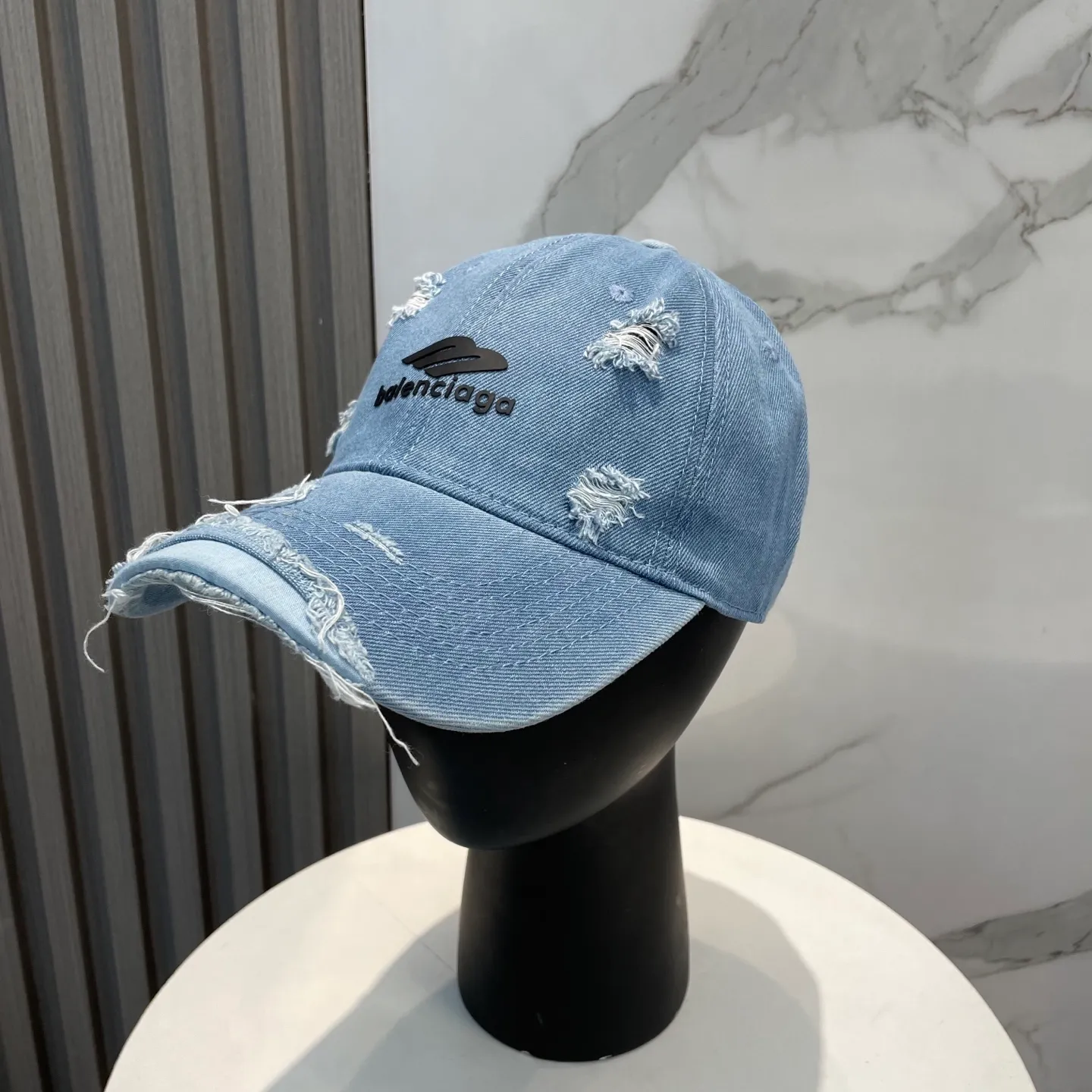 P66 Balenciaga (Balenciaga) new washed distressed ripped denim baseball cap Newly launched washed denim series, casual and versatile wardrobe matching artifact