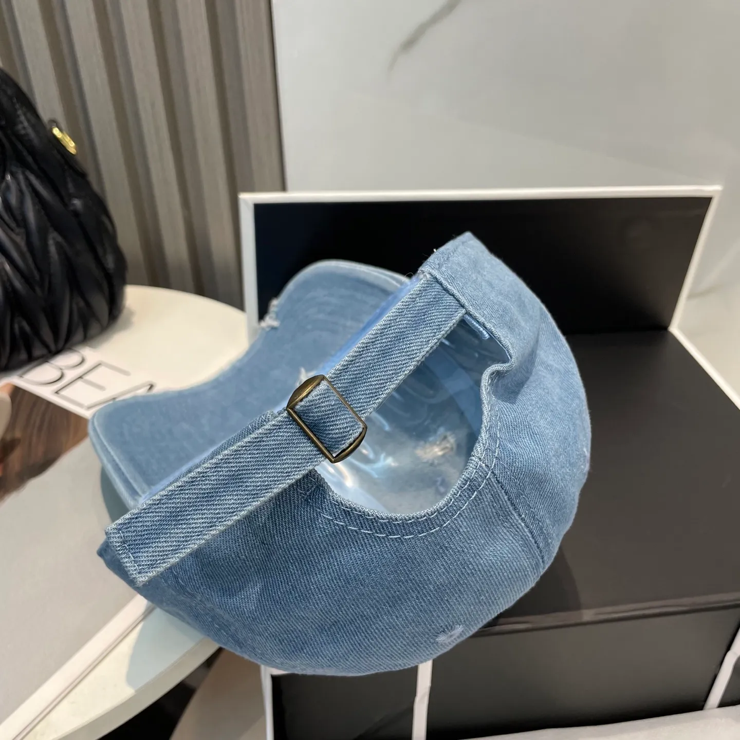 P66 Balenciaga (Balenciaga) new washed distressed ripped denim baseball cap Newly launched washed denim series, casual and versatile wardrobe matching artifact