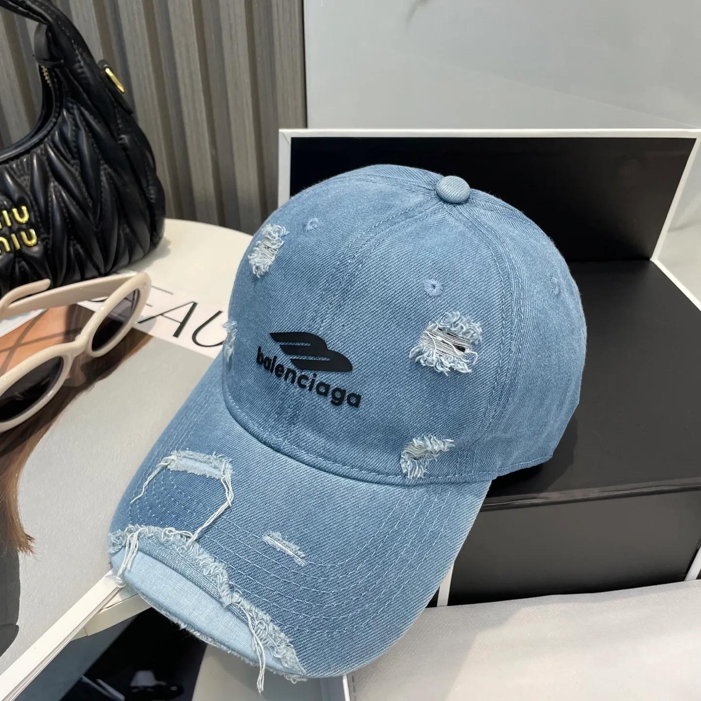 P66 Balenciaga (Balenciaga) new washed distressed ripped denim baseball cap Newly launched washed denim series, casual and versatile wardrobe matching artifact