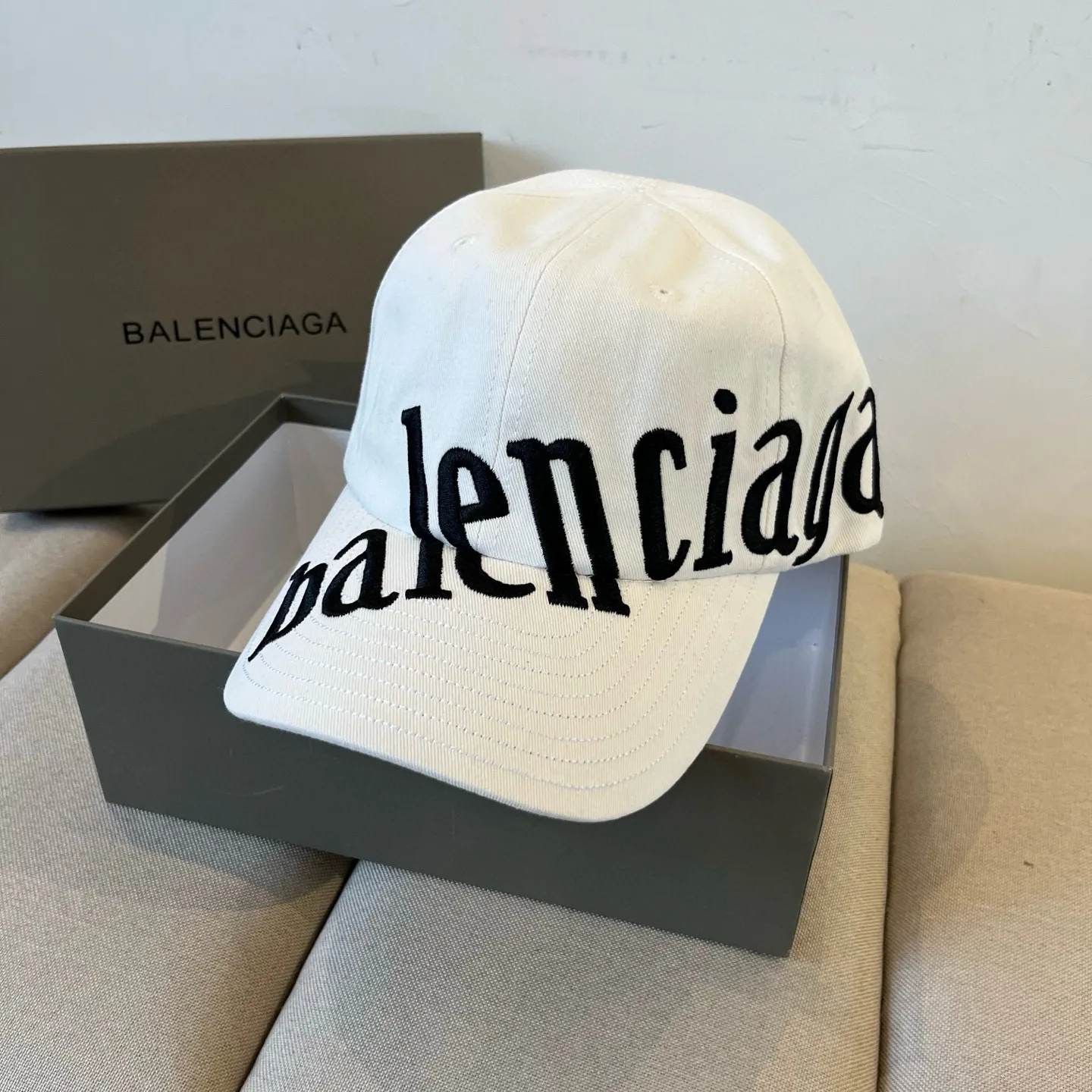 P60 BALENCIAGA new logo baseball cap, cool colors, different styles for men and women, the first batch will be shipped first! A must-buy for Paris fans!