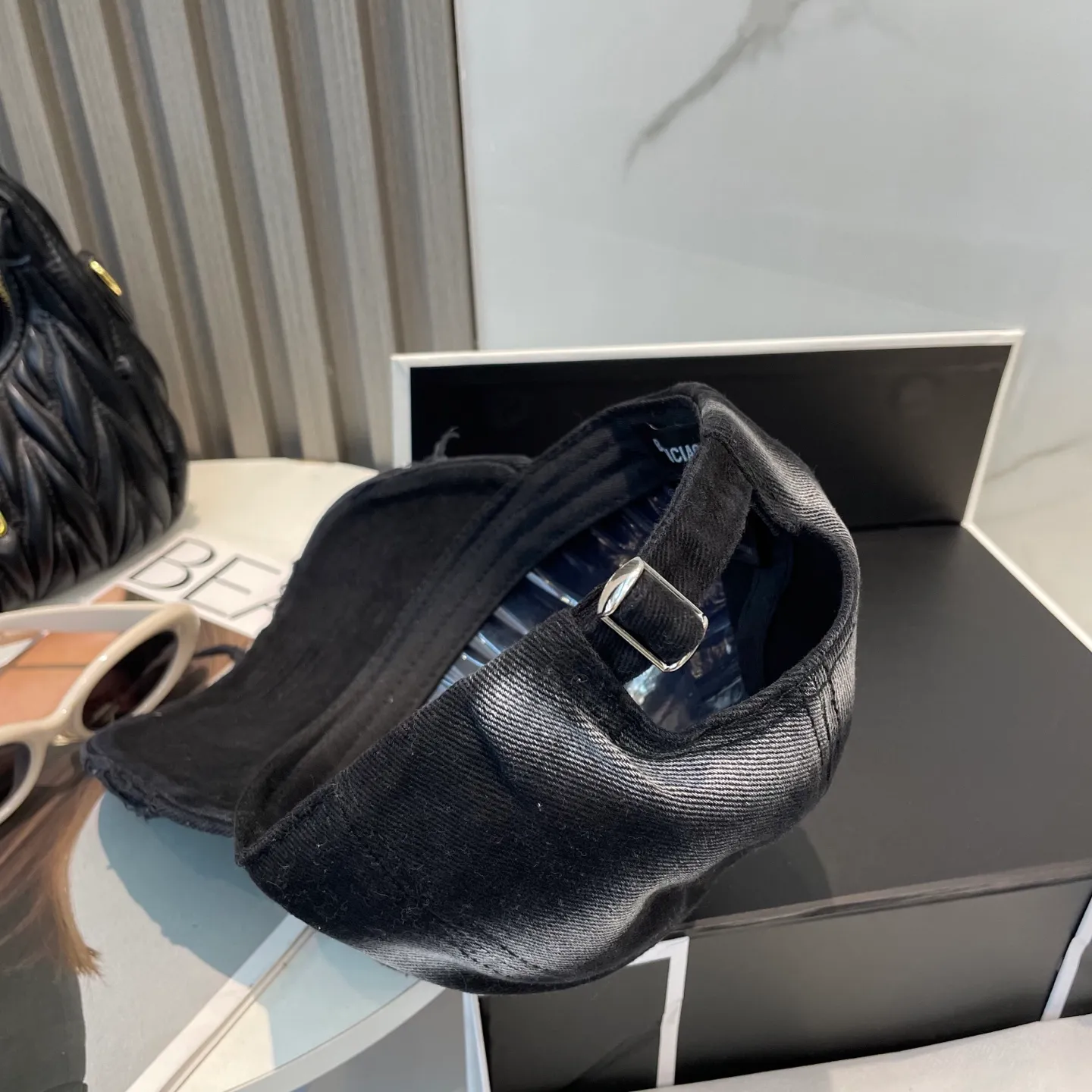 P60 BALENCIAGA Balenciaga's new washed baseball cap, cool colors, different styles for men and women, the first batch will be shipped first! A must-buy for Paris fans!