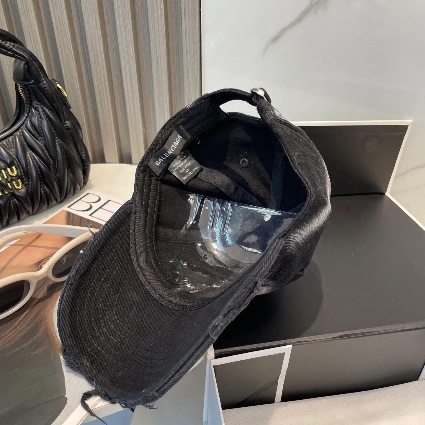 P60 BALENCIAGA Balenciaga's new washed baseball cap, cool colors, different styles for men and women, the first batch will be shipped first! A must-buy for Paris fans!