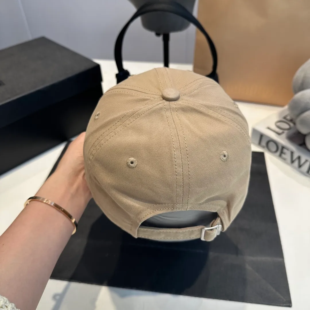 P60 Balenciaga BALENGIAGA hole baseball cap