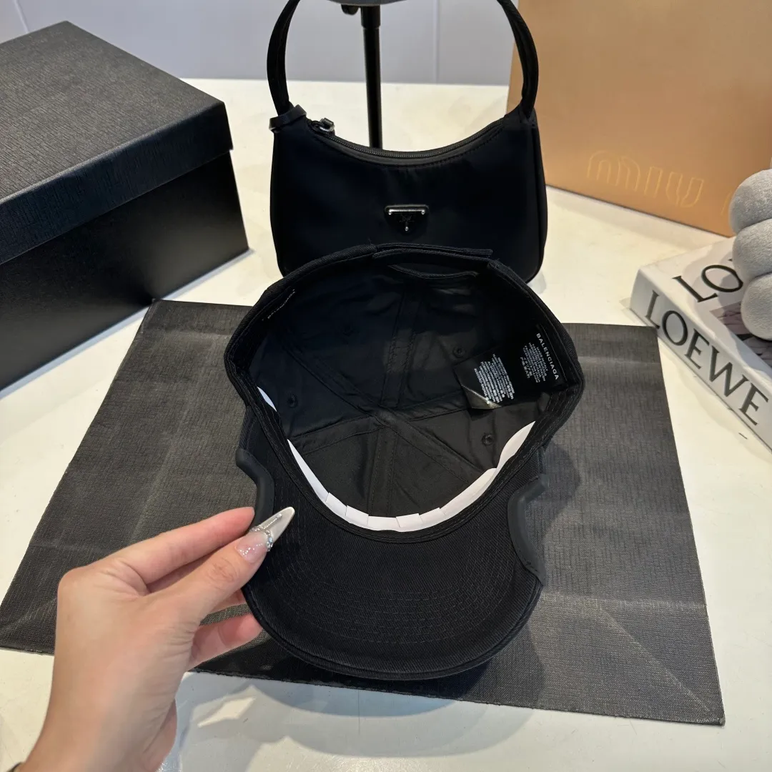 P70 Balenclaga new baseball cap, ready for delivery in seconds🧢Simple, fashionable, super invincible and beautiful hat! Couple style! Advantages of original items compared to other hats