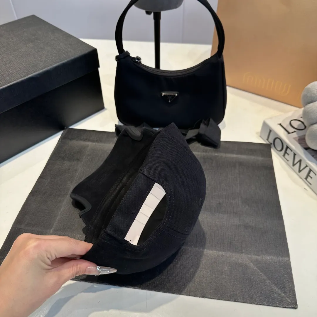 P70 Balenclaga new baseball cap, ready for delivery in seconds🧢Simple, fashionable, super invincible and beautiful hat! Couple style! Advantages of original items compared to other hats