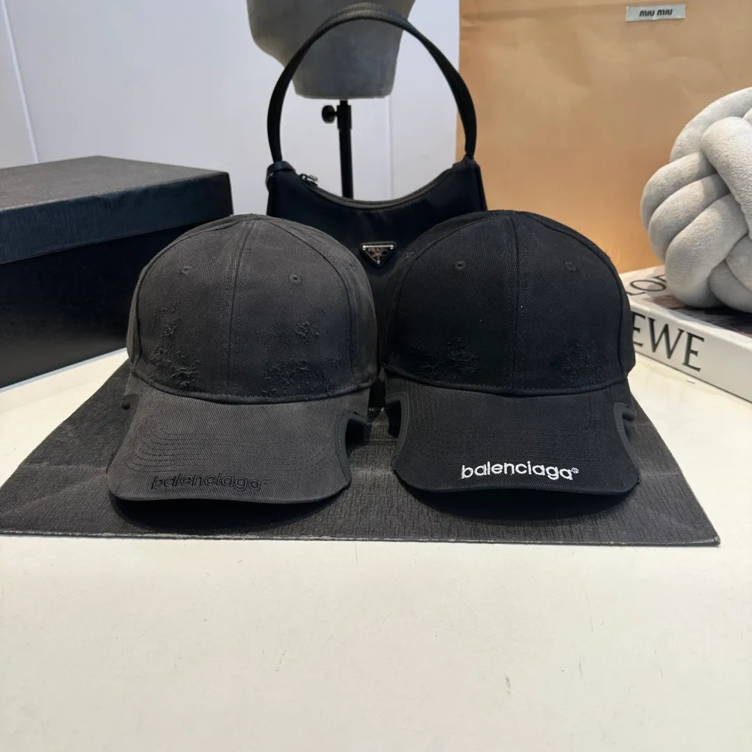 P70 Balenclaga new baseball cap, ready for delivery in seconds🧢Simple, fashionable, super invincible and beautiful hat! Couple style! Advantages of original items compared to other hats