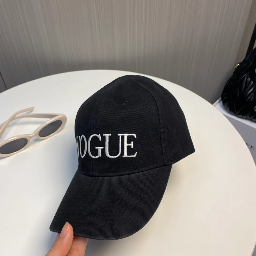 P66 BALENCIAGA Balenciaga's new embroidered logo baseball cap, cool colors, different styles for men and women, the first batch will be shipped first! A must-buy for Paris fans!