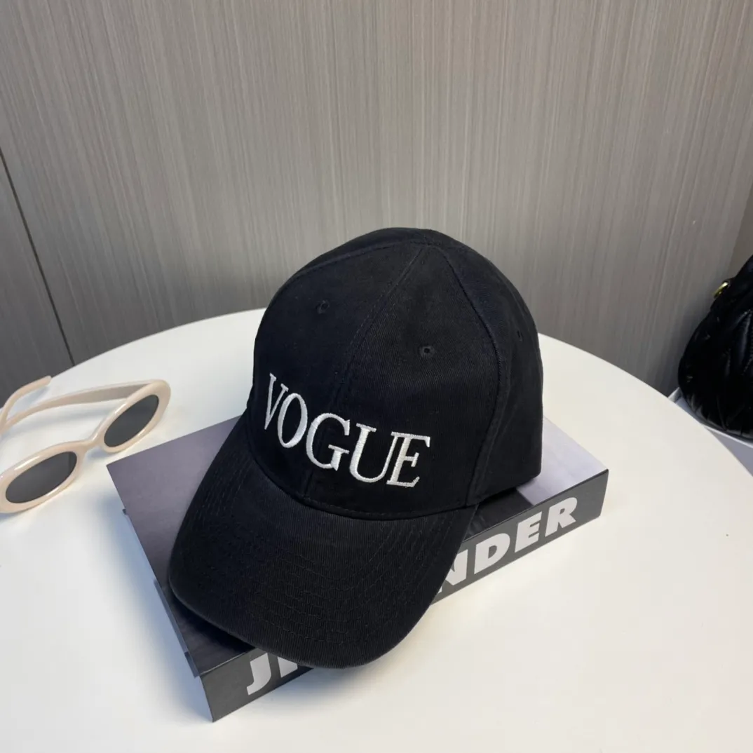 P66 BALENCIAGA Balenciaga's new embroidered logo baseball cap, cool colors, different styles for men and women, the first batch will be shipped first! A must-buy for Paris fans!