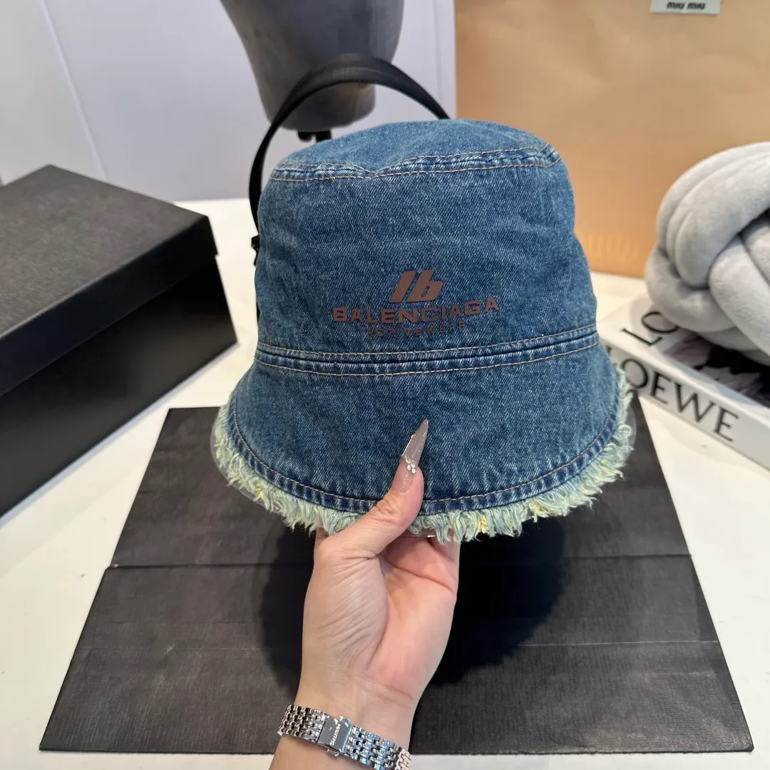 P70 Balenciaga denim bucket hat, head circumference 57cm