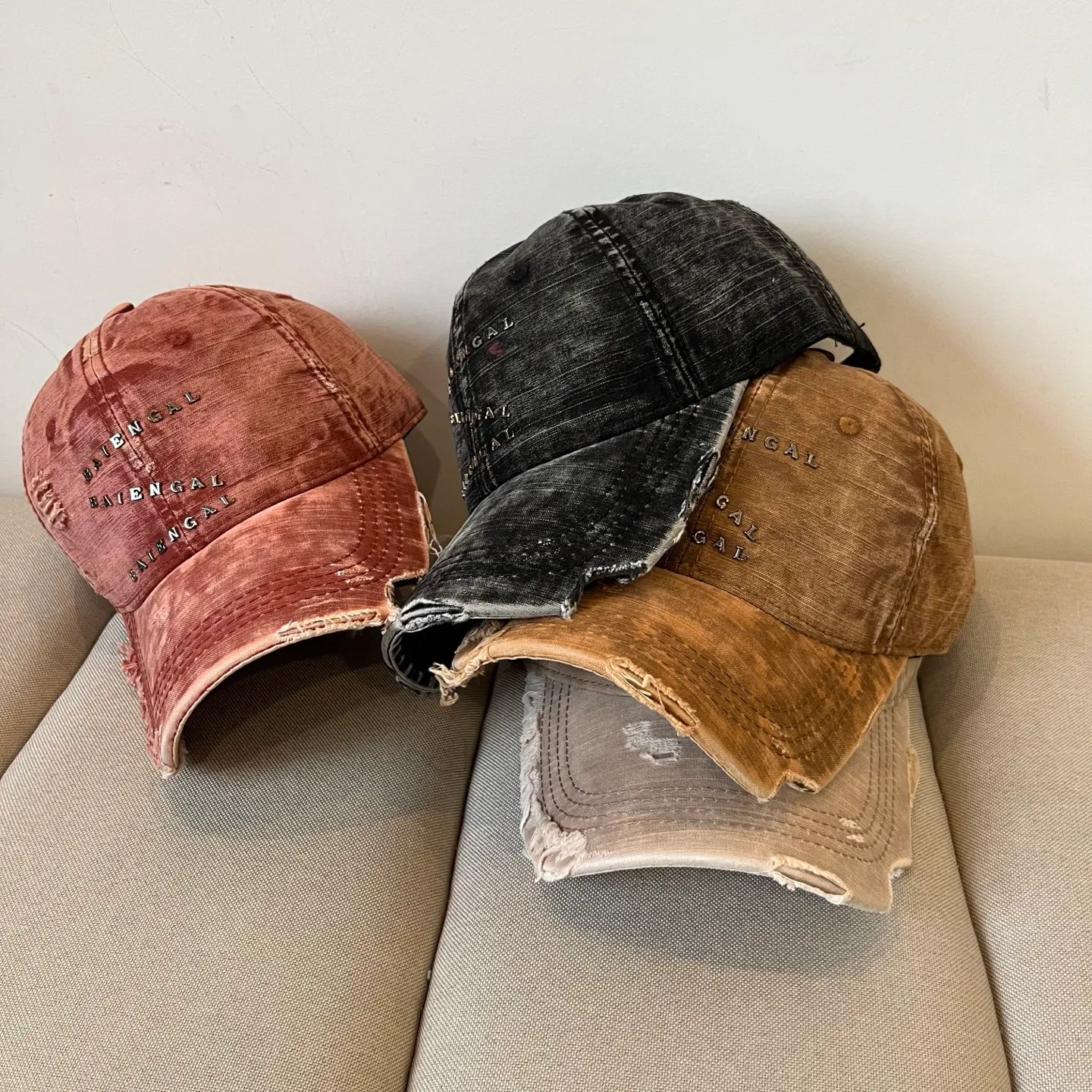 P74 BALENCIAGA new logo baseball cap, cool colors, different styles for men and women, the first batch will be shipped first! A must-buy for Paris fans!