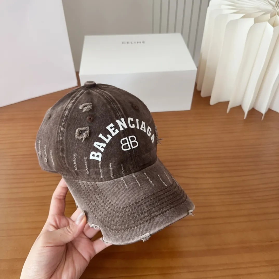 💰60 Balencia*a new baseball cap 🧢Simple, fashionable and super beautiful hat!