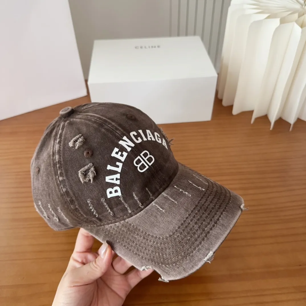 💰60 Balencia*a new baseball cap 🧢Simple, fashionable and super beautiful hat!