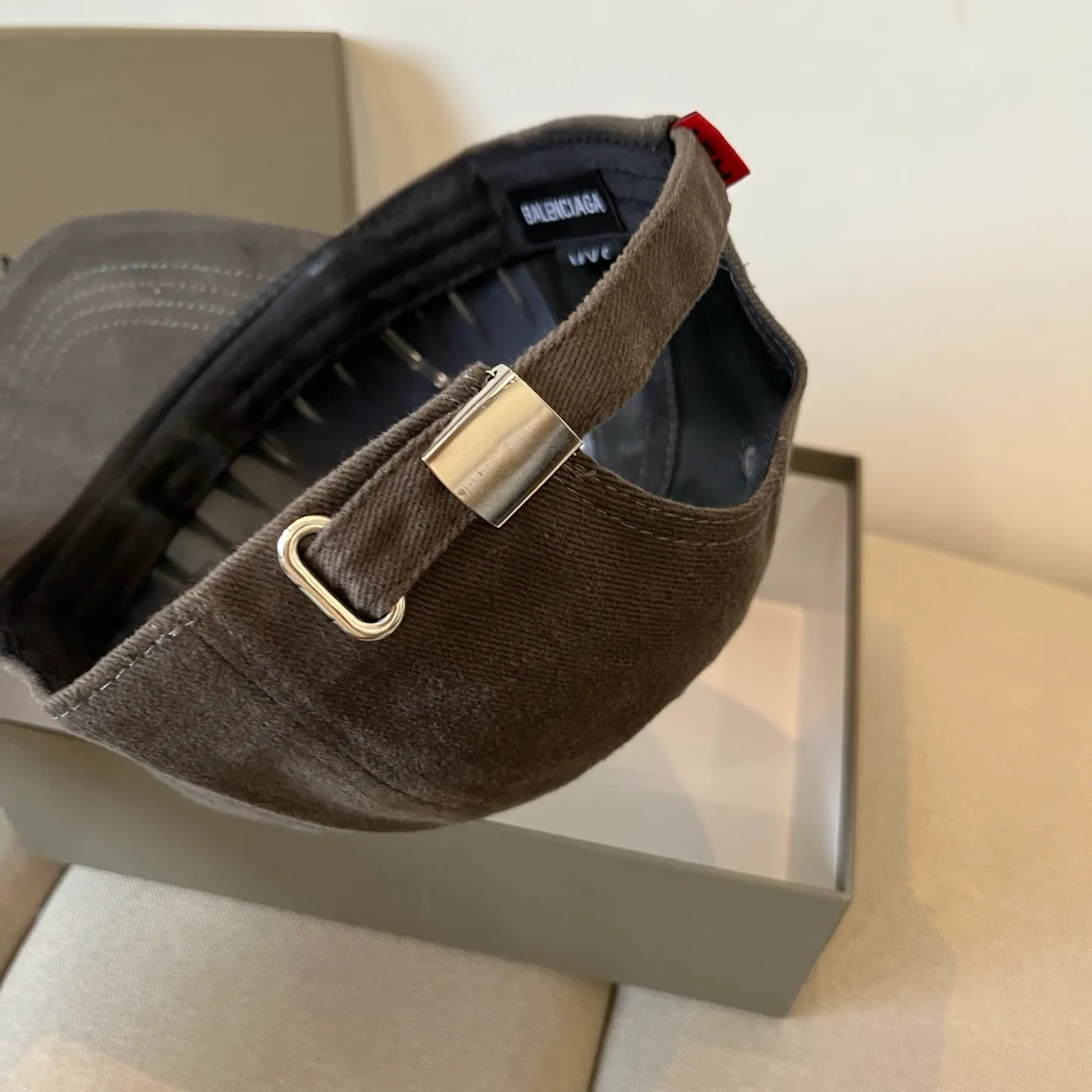 P60 BALENCIAGA new logo baseball cap, cool colors, different styles for men and women, the first batch will be shipped first! A must-buy for Paris fans!