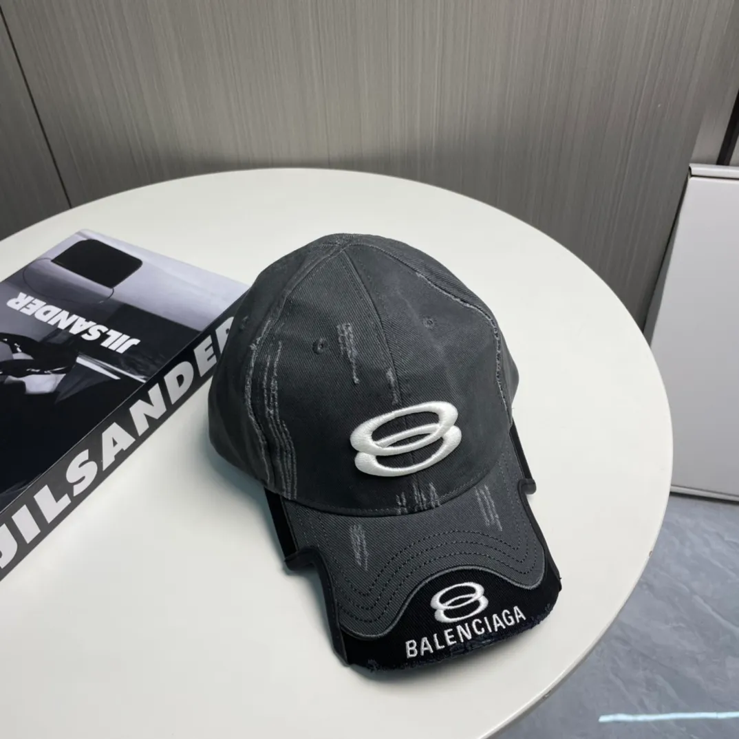 P90 BALENCIAGA Balenciaga's new embroidered logo baseball cap, cool colors, different styles for men and women, the first batch will be shipped first! A must-buy for Paris fans!