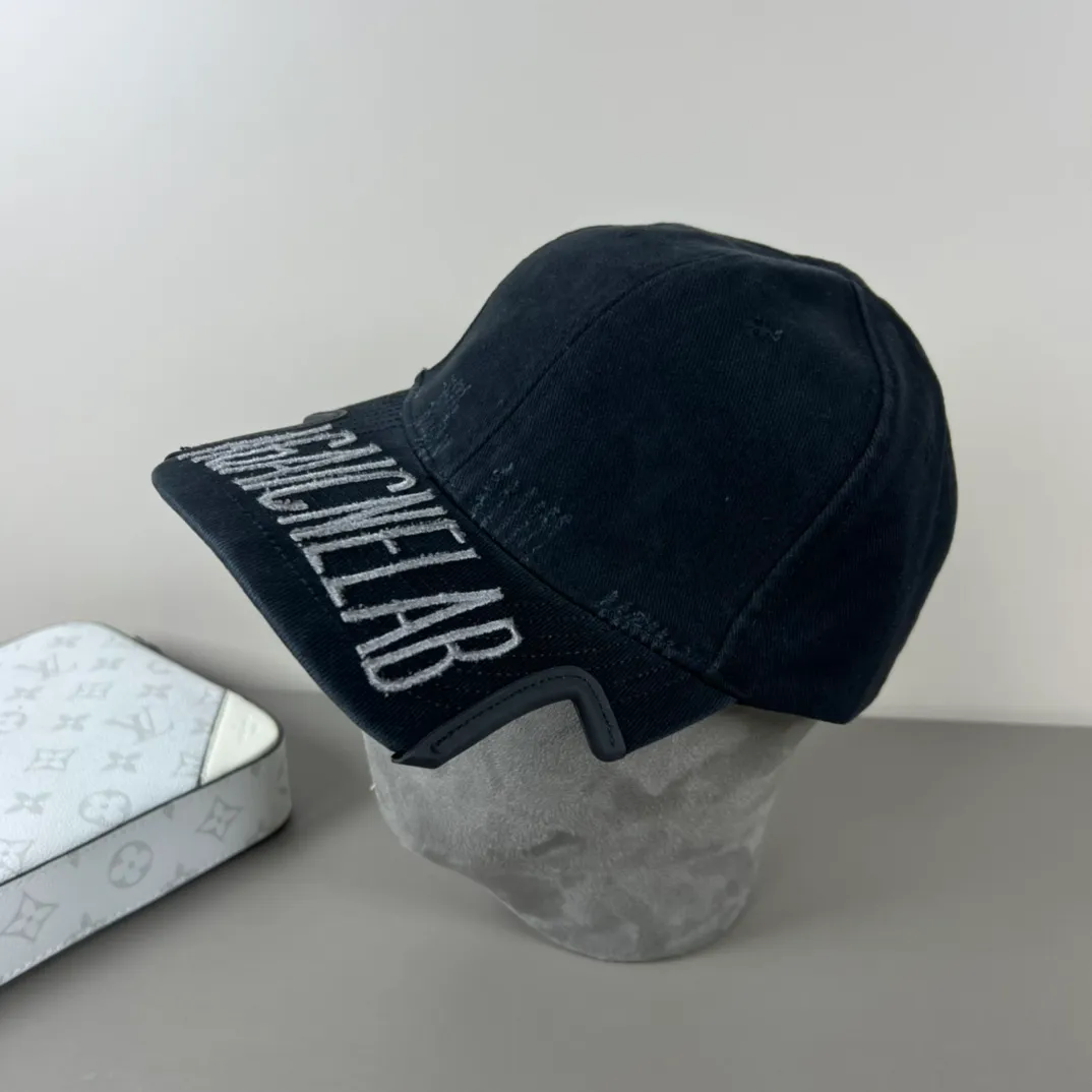 60💰BALENCIAGA Balenciaga’s new logo baseball cap, cool colors, different styles for men and women, the first batch will be shipped first! A must-buy for Paris fans!