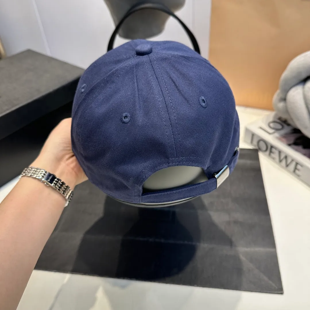 P60 Balenciaga Balenciaga's new baseball cap, personalized and old yuppie style, has a strong sense of design and is a must-have for fashionistas
