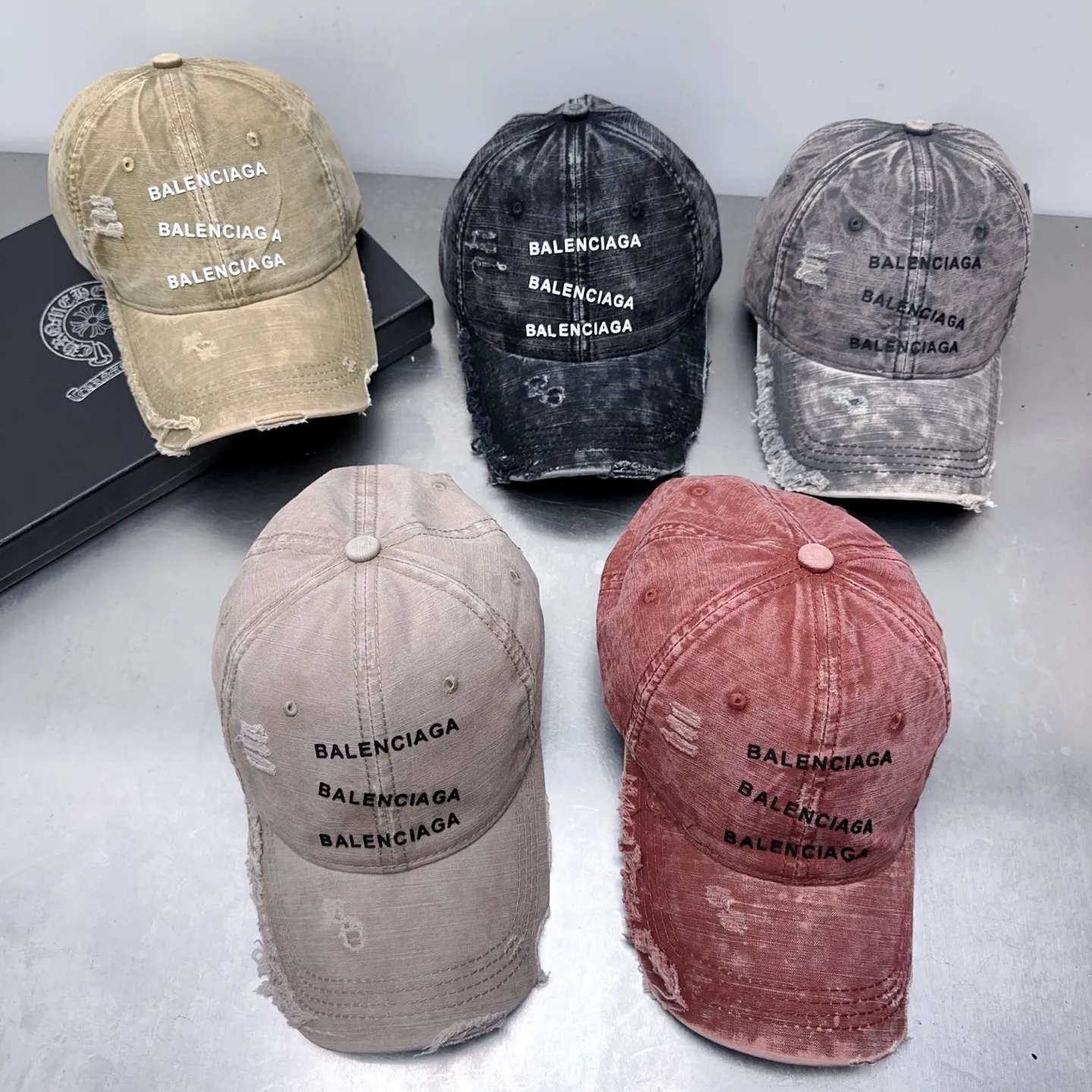 Paris-based washable hole-in-the-wall baseball cap