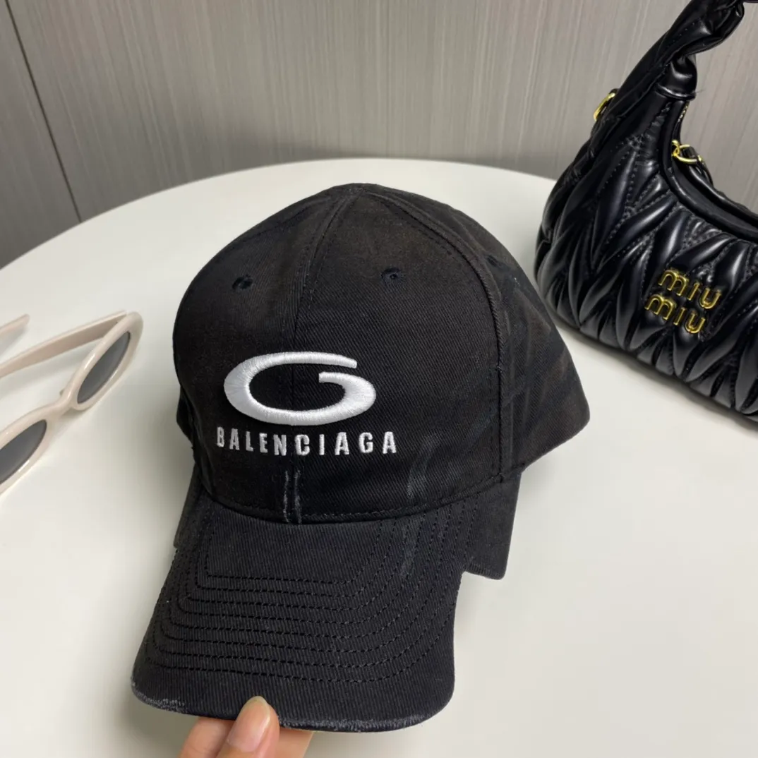 P60 new product Balencia*a Balenciaga high version painted embroidered letters new baseball cap, ready for delivery in seconds🧢Simple, fashionable, super invincible and beautiful hat! Couple style!