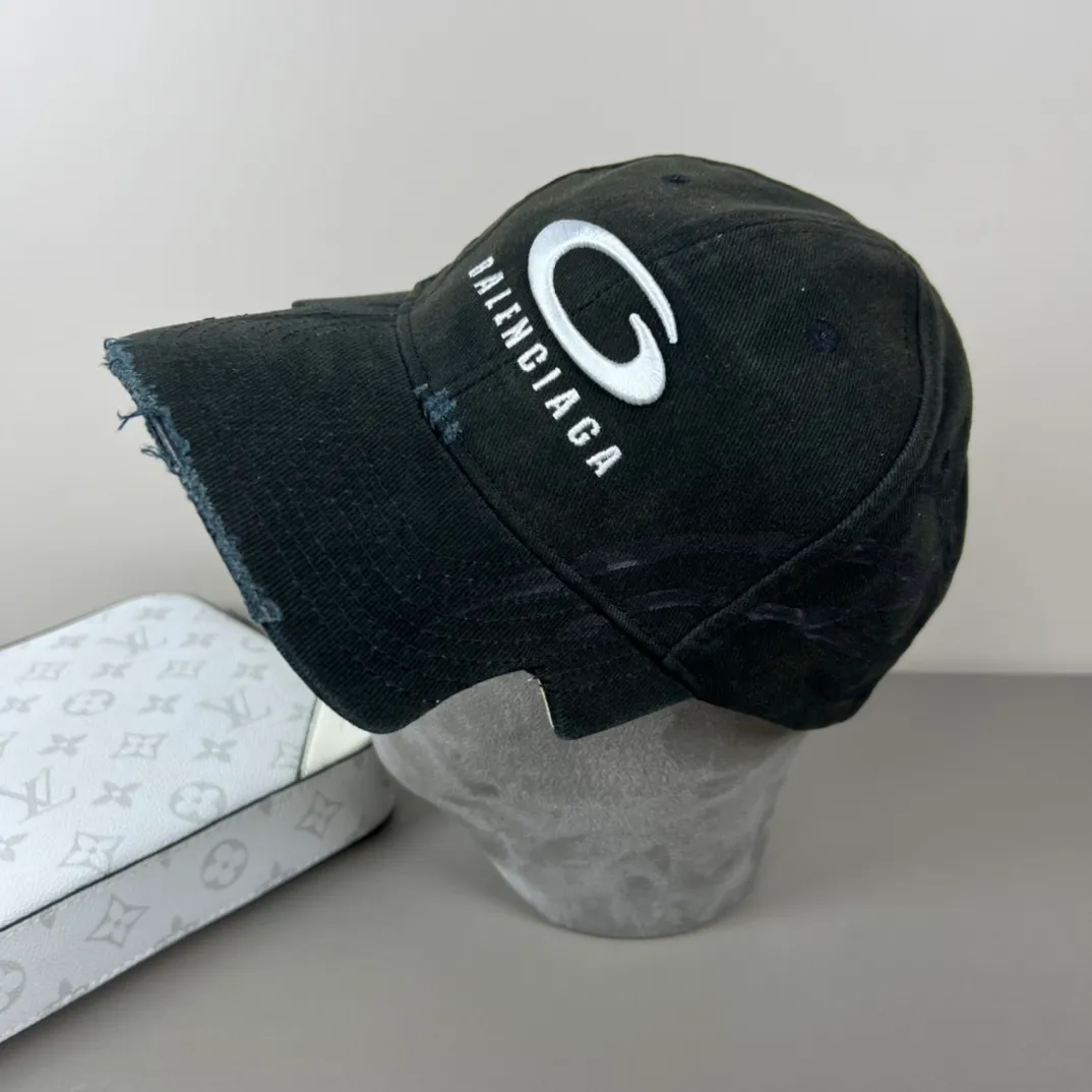 60💰BALENCIAGA Balenciaga’s new logo baseball cap, cool colors, different styles for men and women, the first batch will be shipped first! A must-buy for Paris fans!
