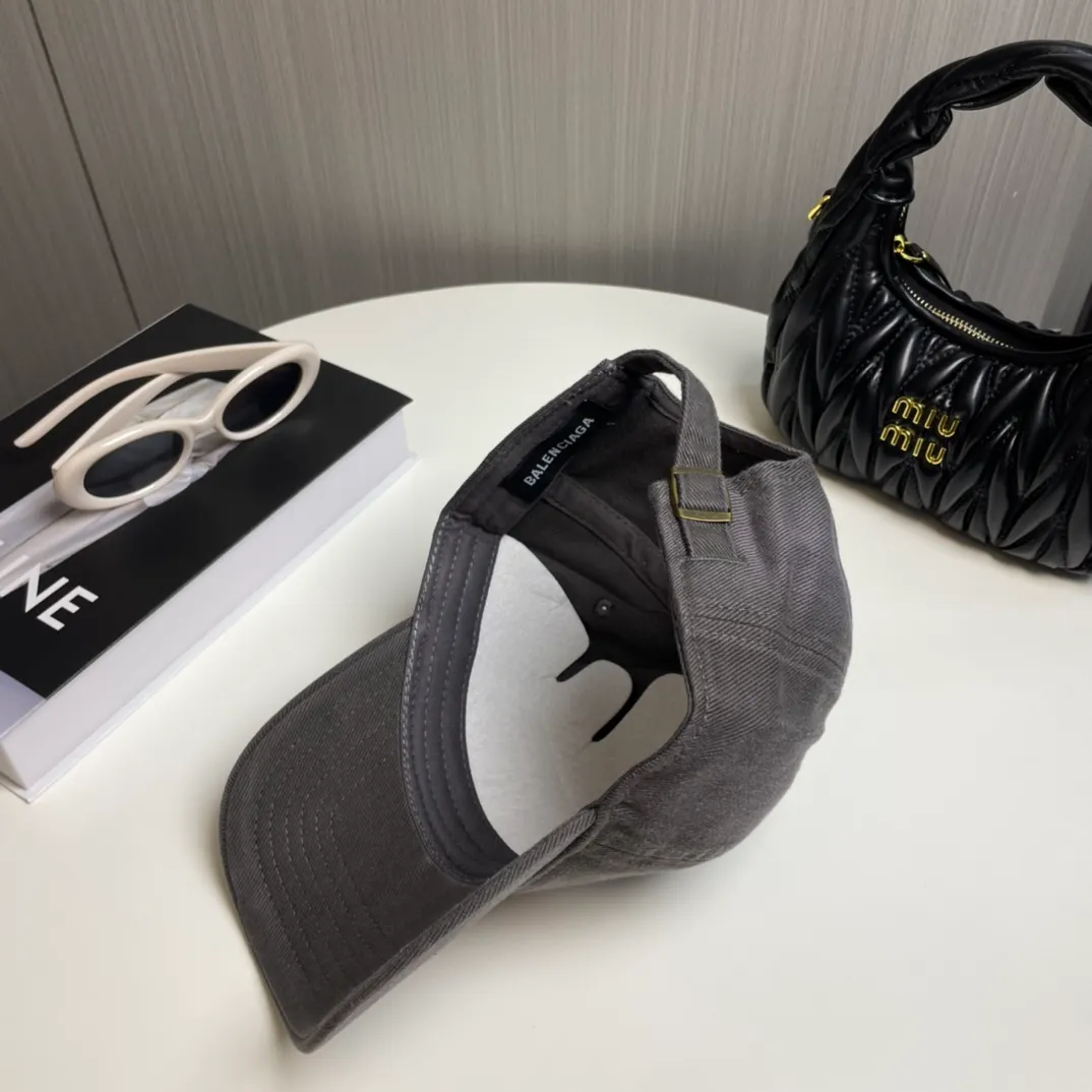 P70 BALENCIAGA new baseball cap, cool colors, different styles for men and women, the first batch will be shipped first! A must-buy for Paris fans!