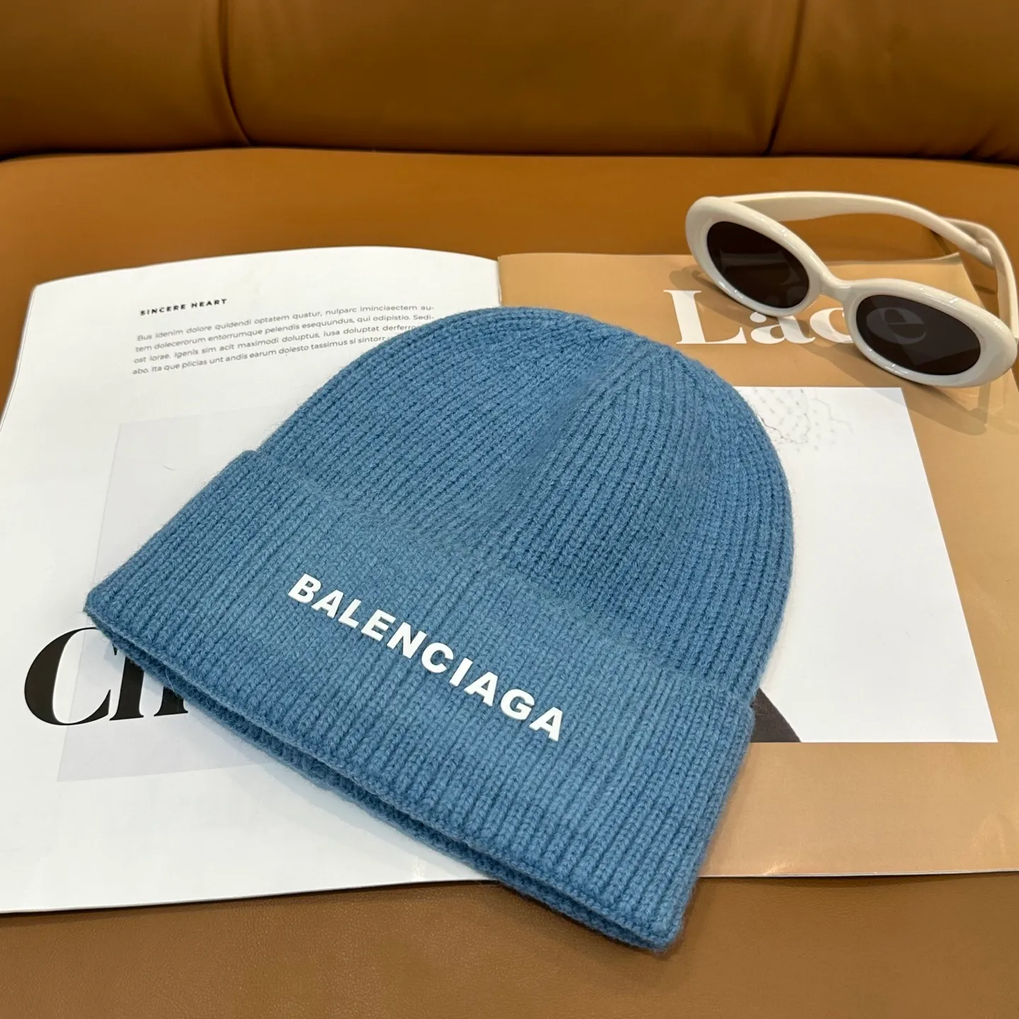 P56 Balenciaga new letter knitted hat! Xiaohongshu’s hottest selling item! Dress well! The same style for men and women, fashionable and popular🌸First-class quality, the best brand to keep warm in autumn and winter, order now, limited edition