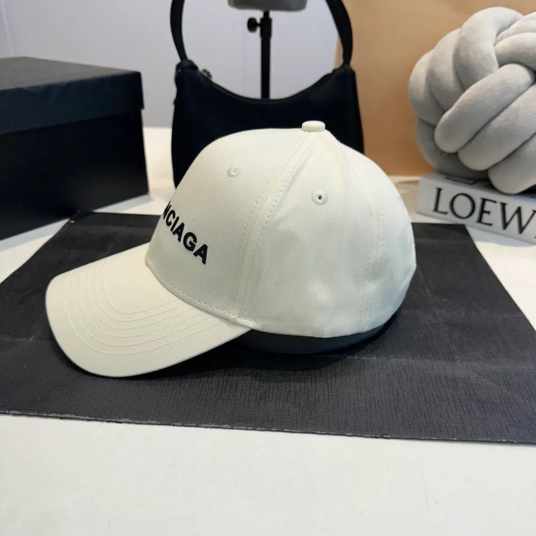 P56 BALENCIAGA Balenciaga's new embroidered logo baseball cap, cool colors, different styles for men and women, the first batch will be shipped first! A must-buy for Paris fans!