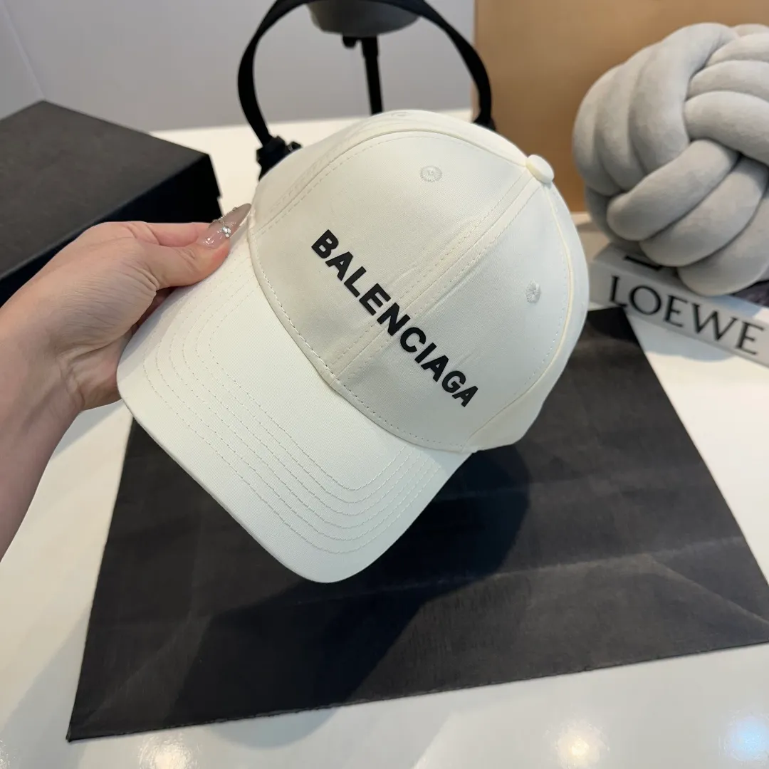 P56 BALENCIAGA Balenciaga's new embroidered logo baseball cap, cool colors, different styles for men and women, the first batch will be shipped first! A must-buy for Paris fans!