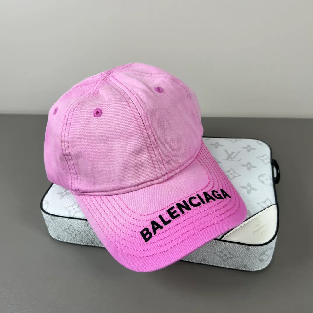 P56 Balenclaga official website new product Balenciaga new baseball cap ready for delivery in seconds🧢Simple, fashionable, super invincible and beautiful hat! Couple style! The advantages of the original product compared to other hats,