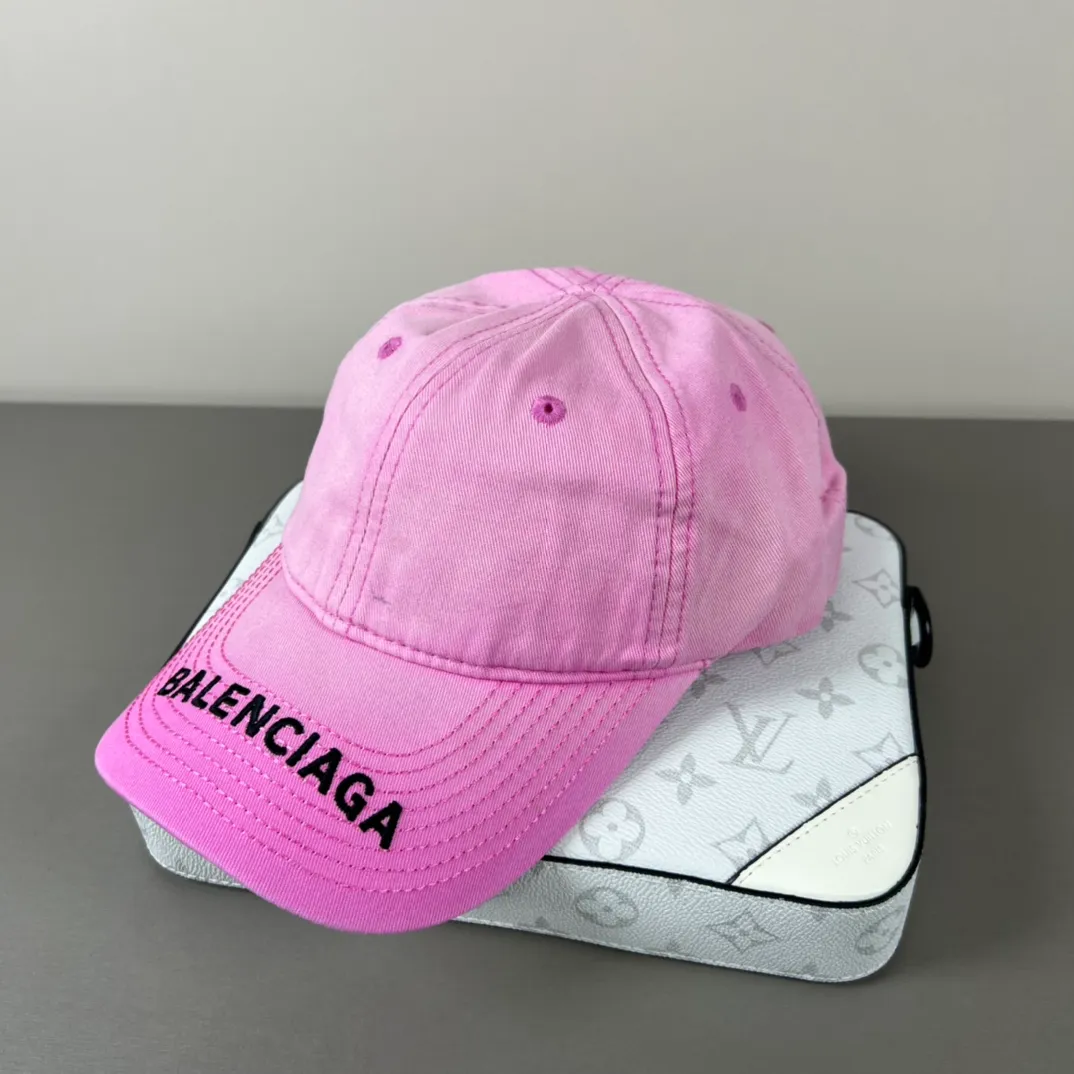 P56 Balenclaga official website new product Balenciaga new baseball cap ready for delivery in seconds🧢Simple, fashionable, super invincible and beautiful hat! Couple style! The advantages of the original product compared to other hats,