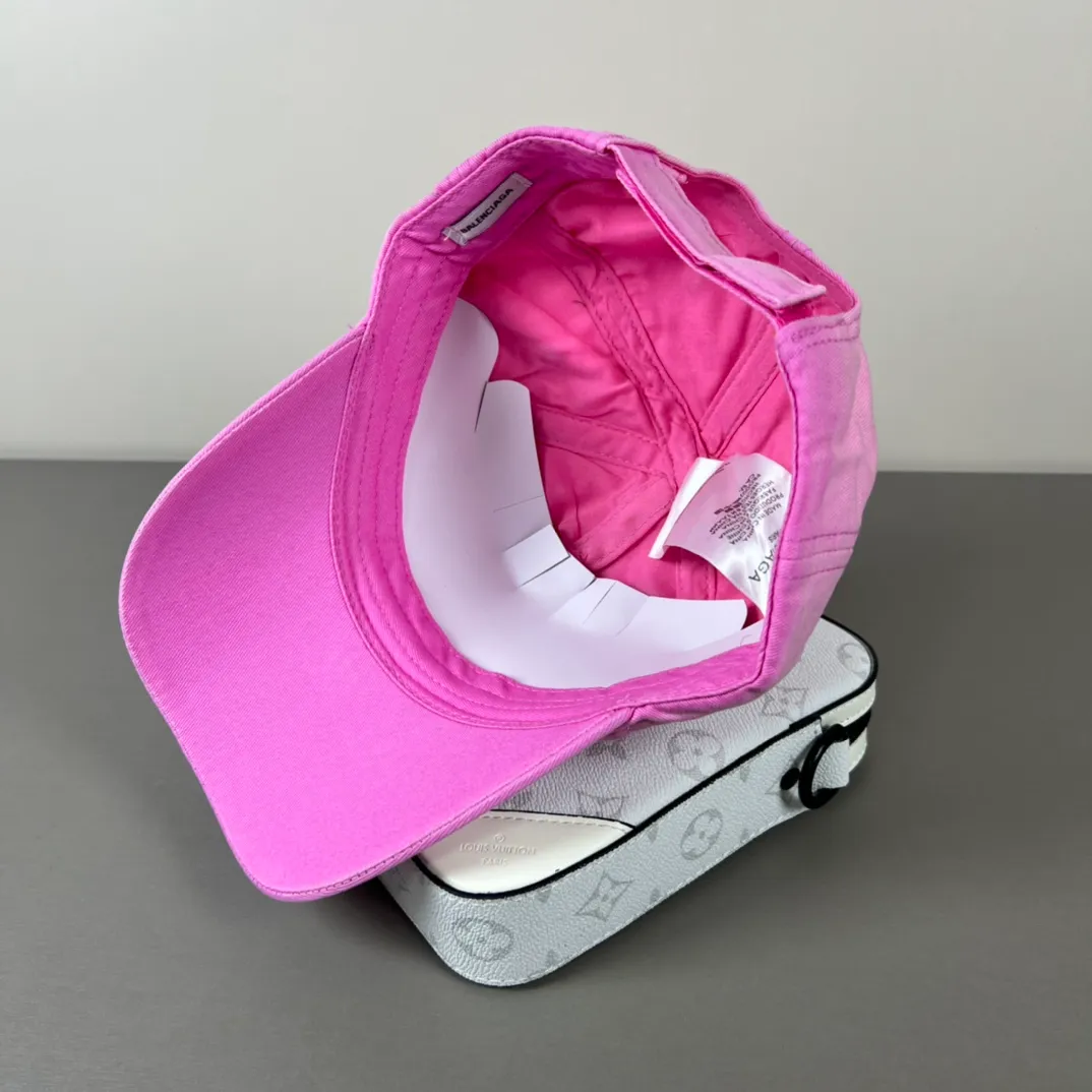 P56 Balenclaga official website new product Balenciaga new baseball cap ready for delivery in seconds🧢Simple, fashionable, super invincible and beautiful hat! Couple style! The advantages of the original product compared to other hats,