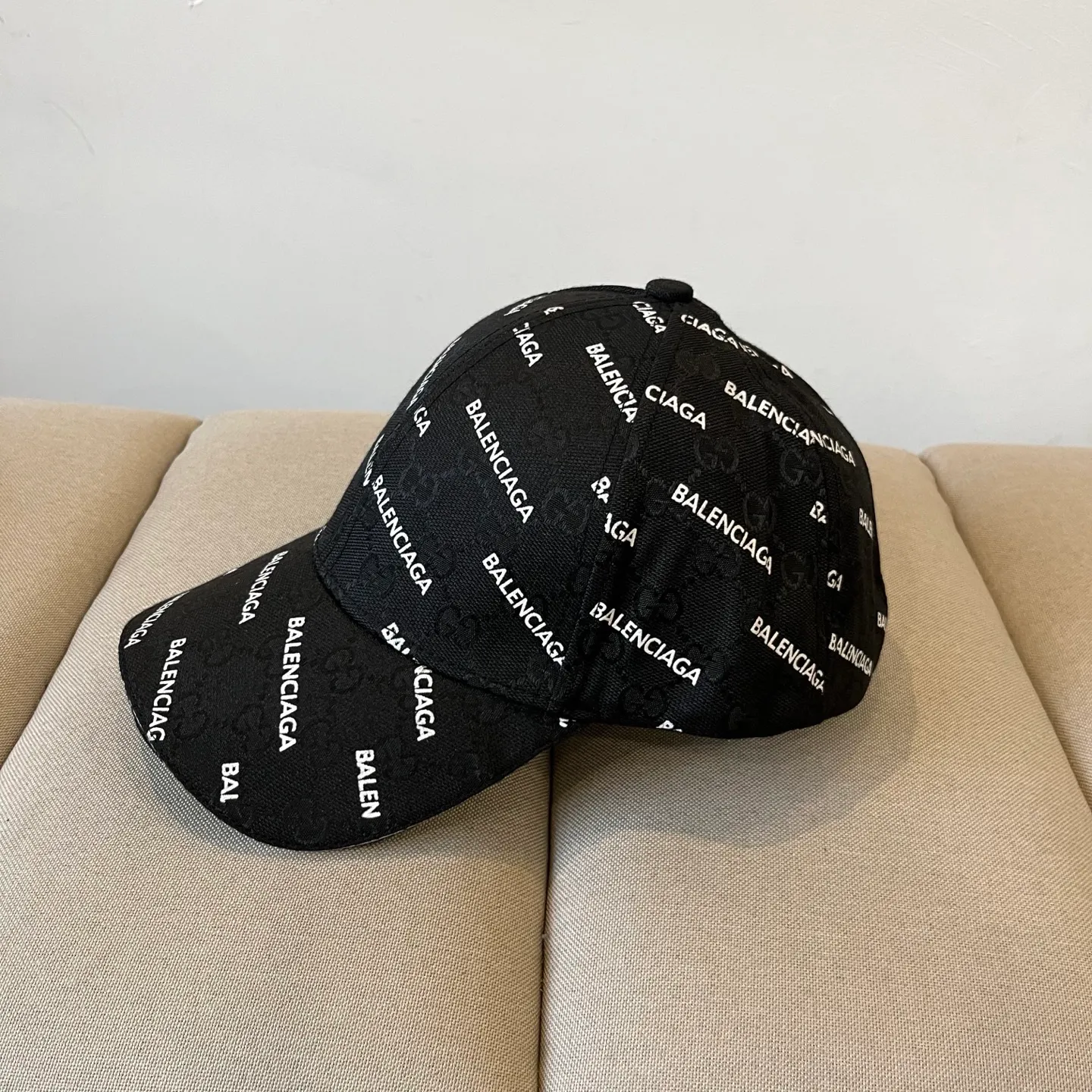 P56 BALENCIAGA new logo baseball cap, cool colors, different styles for men and women, the first batch will be shipped first! A must-buy for Paris fans!
