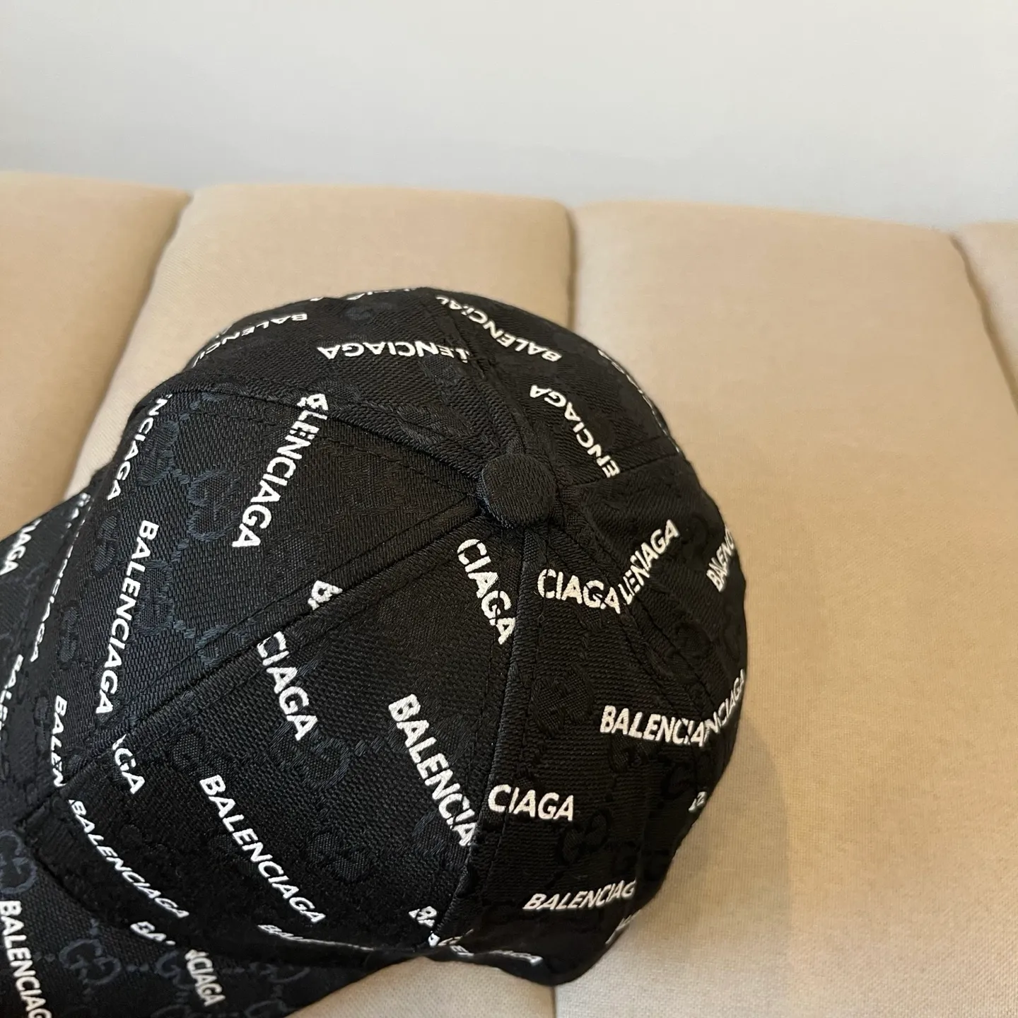 P56 BALENCIAGA new logo baseball cap, cool colors, different styles for men and women, the first batch will be shipped first! A must-buy for Paris fans!