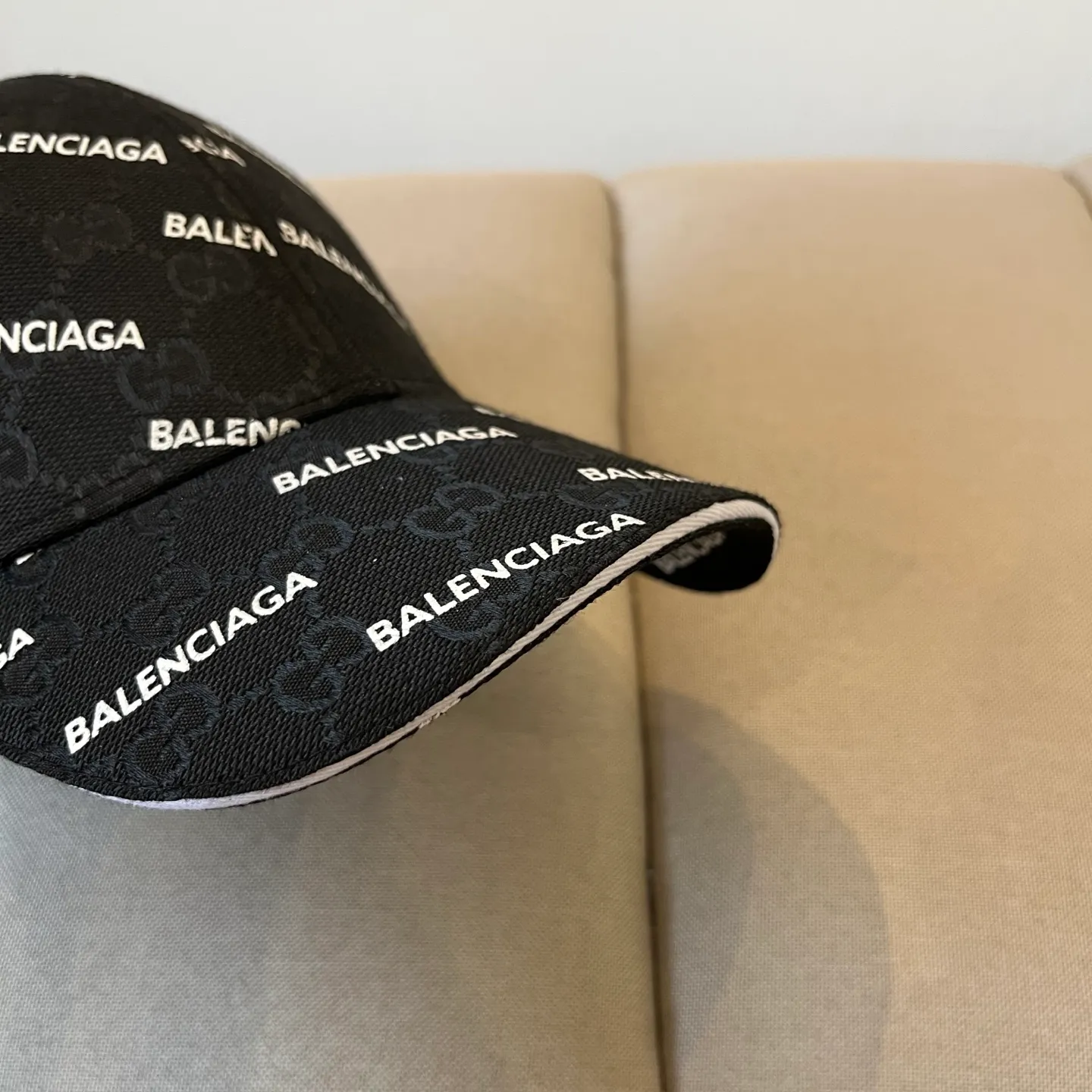 P56 BALENCIAGA new logo baseball cap, cool colors, different styles for men and women, the first batch will be shipped first! A must-buy for Paris fans!