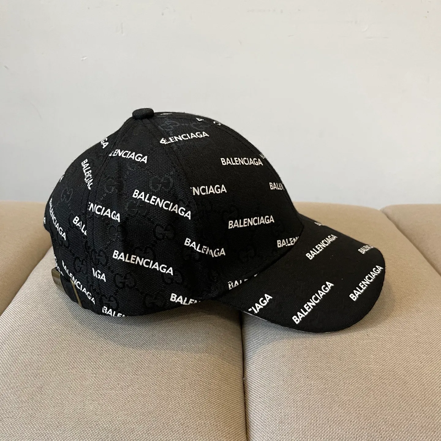 P56 BALENCIAGA new logo baseball cap, cool colors, different styles for men and women, the first batch will be shipped first! A must-buy for Paris fans!