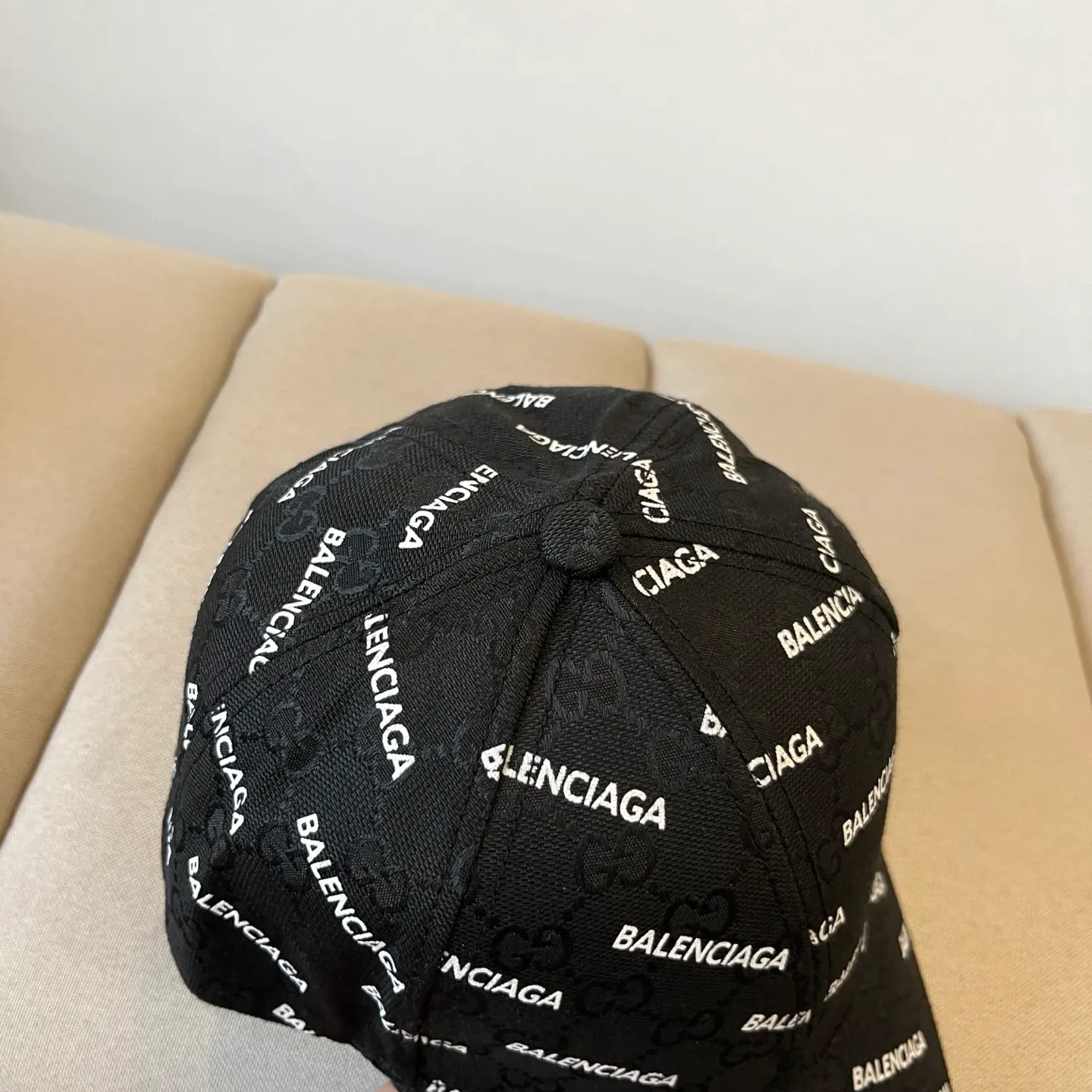 P56 BALENCIAGA new logo baseball cap, cool colors, different styles for men and women, the first batch will be shipped first! A must-buy for Paris fans!