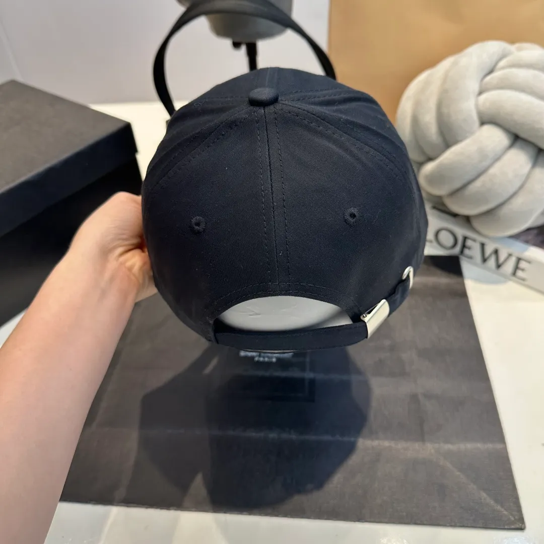 P56 BALENCIAGA Balenciaga's new embroidered logo baseball cap, cool colors, different styles for men and women, the first batch will be shipped first! A must-buy for Paris fans!