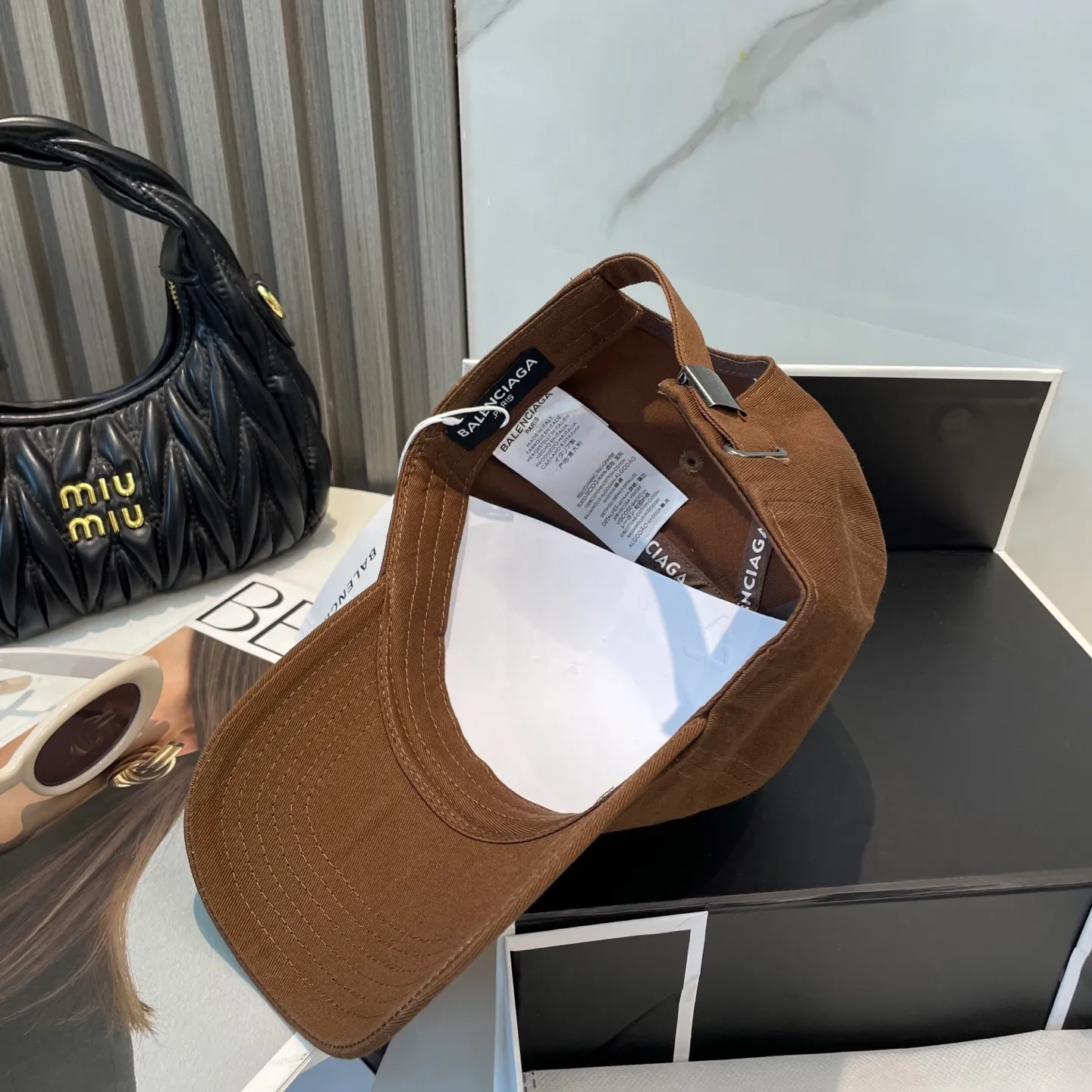 P60 BALENCIAGA Balenciaga's new embroidered logo baseball cap, cool colors, different styles for men and women, the first batch will be shipped first! A must-buy for Paris fans!