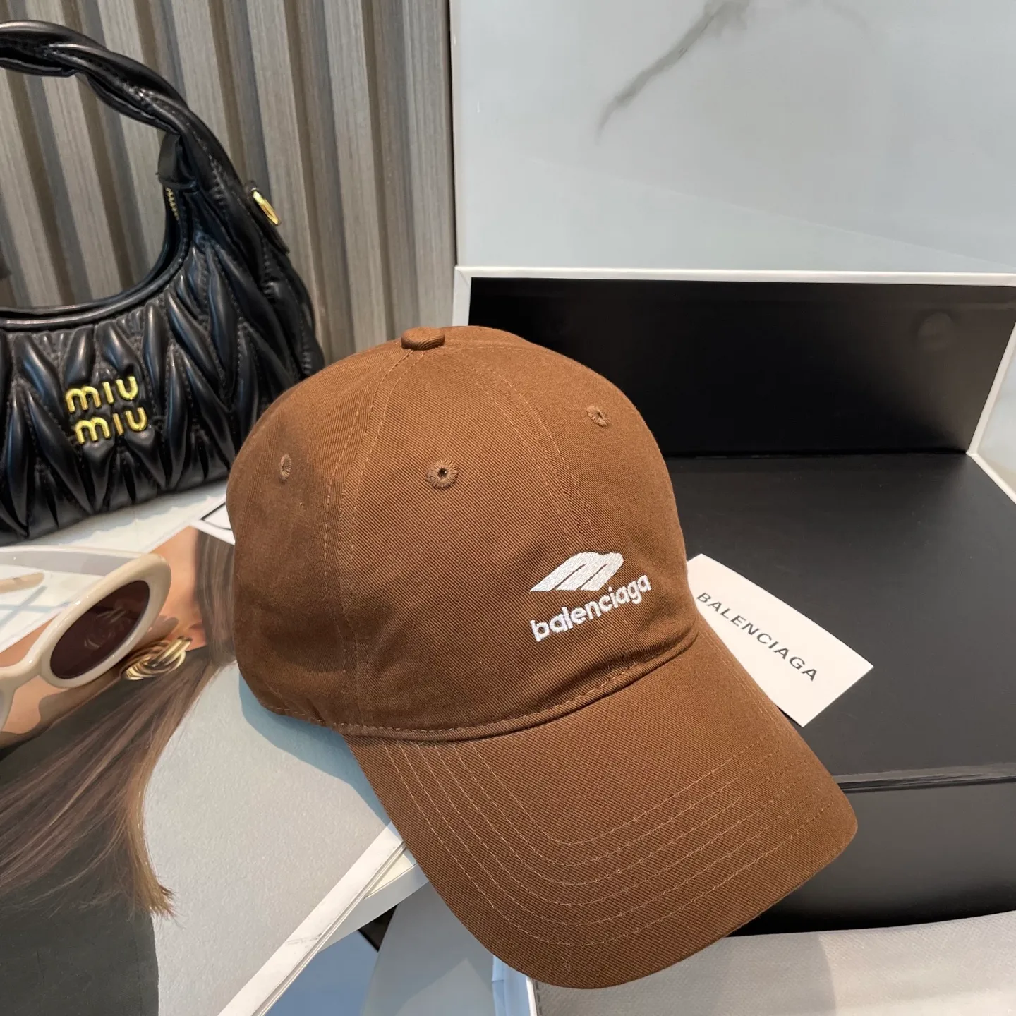 P60 BALENCIAGA Balenciaga's new embroidered logo baseball cap, cool colors, different styles for men and women, the first batch will be shipped first! A must-buy for Paris fans!