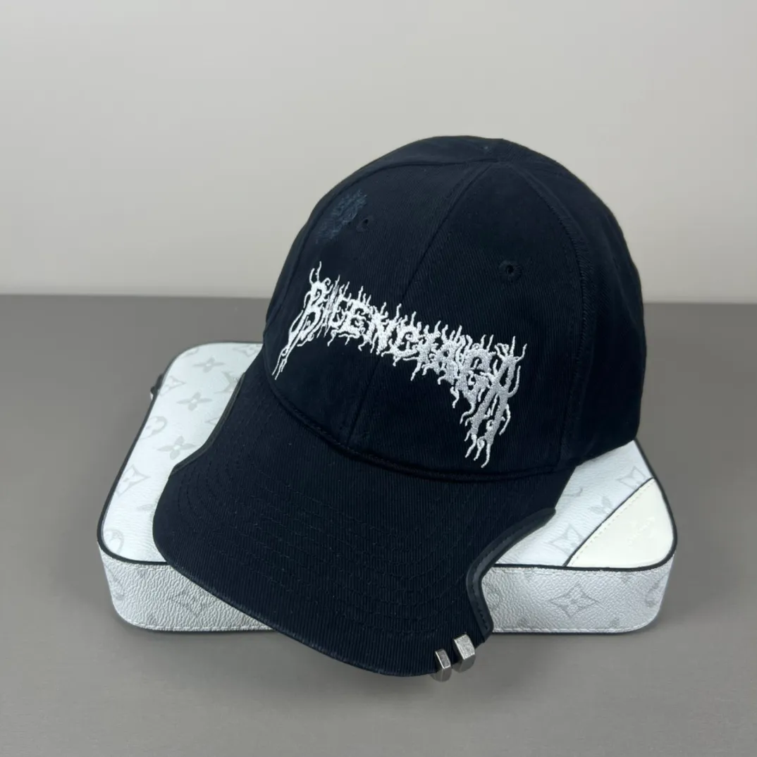 60💰BALENCIAGA Balenciaga’s new logo baseball cap, cool colors, different styles for men and women, the first batch will be shipped first! A must-buy for Paris fans!