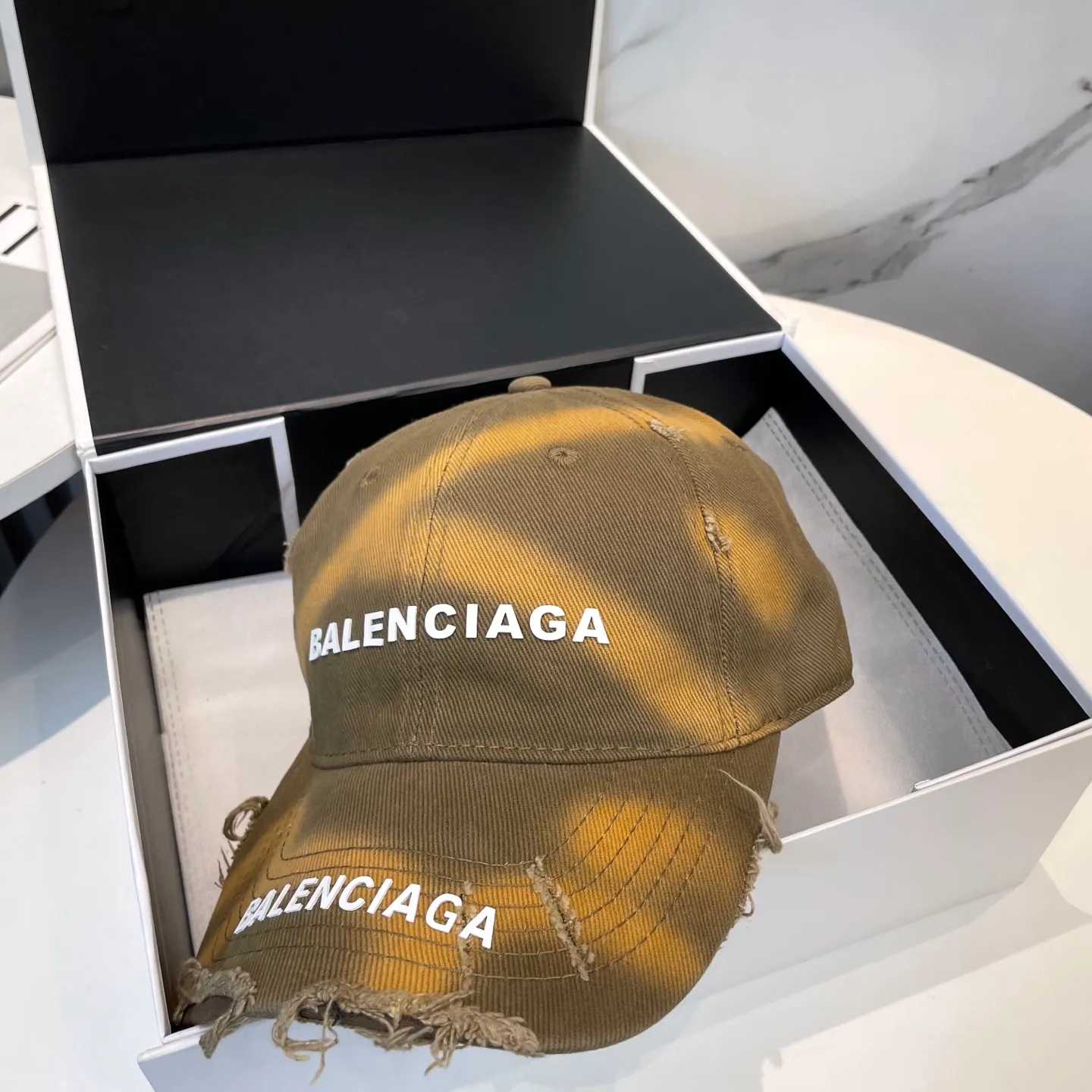P60 BALENCIAGA Balenciaga's new washed baseball cap, cool colors, different styles for men and women, the first batch will be shipped first! A must-buy for Paris fans!