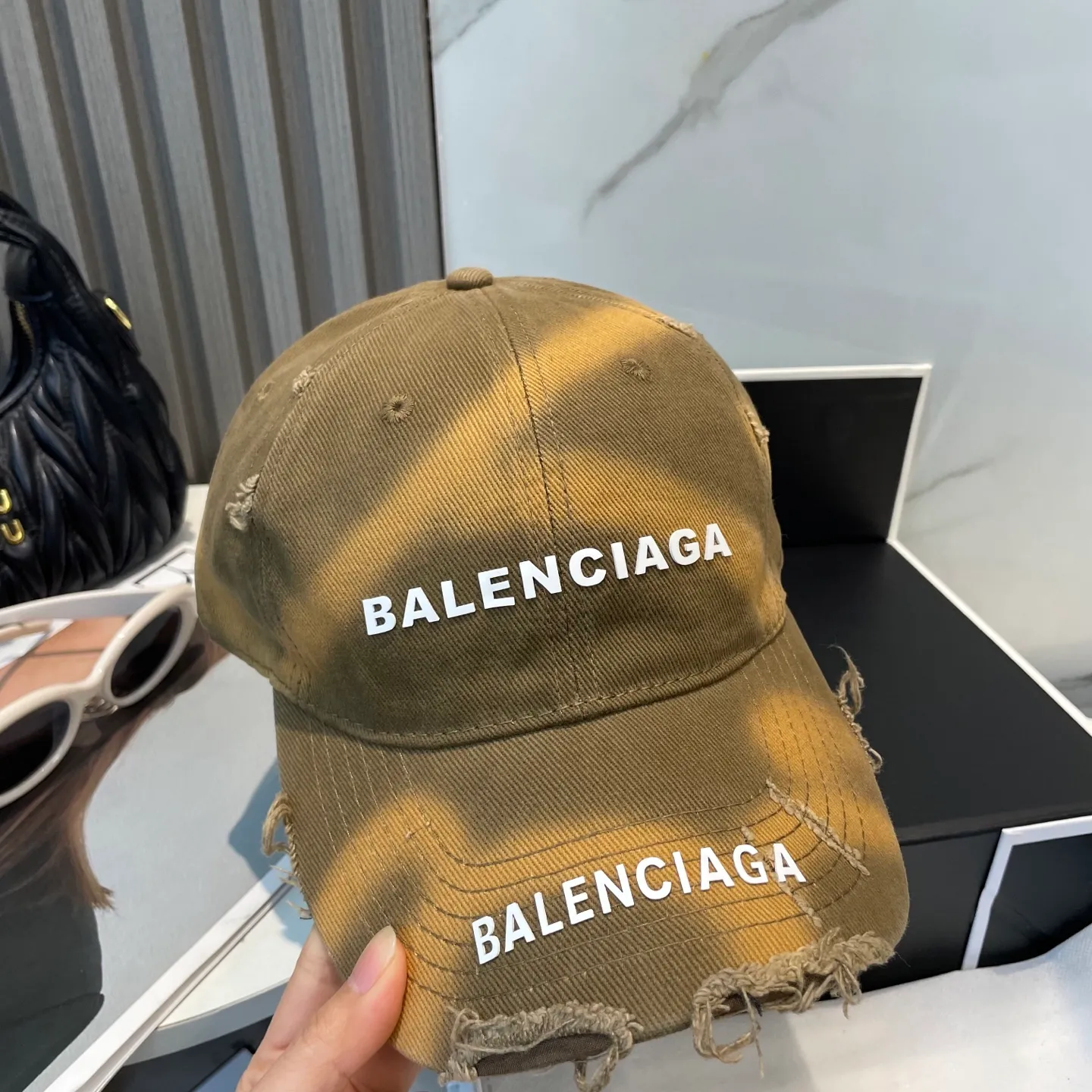 P60 BALENCIAGA Balenciaga's new washed baseball cap, cool colors, different styles for men and women, the first batch will be shipped first! A must-buy for Paris fans!