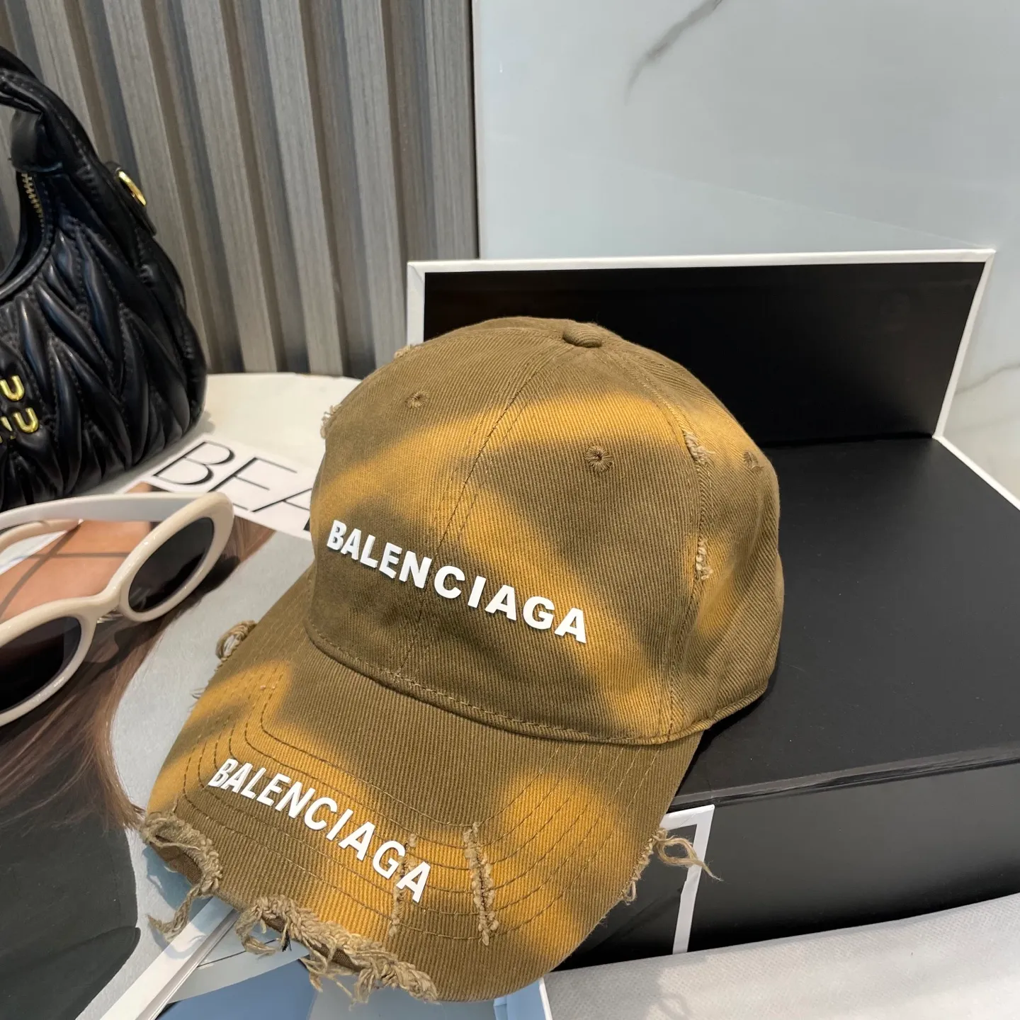 P60 BALENCIAGA Balenciaga's new washed baseball cap, cool colors, different styles for men and women, the first batch will be shipped first! A must-buy for Paris fans!