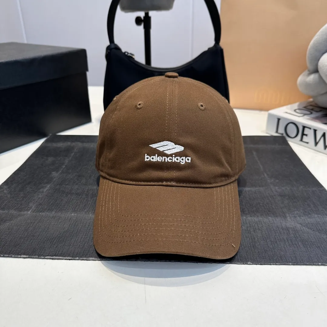 P60 Balenciaga Balenciaga's new baseball cap, personalized and old yuppie style, has a strong sense of design and is a must-have for fashionistas