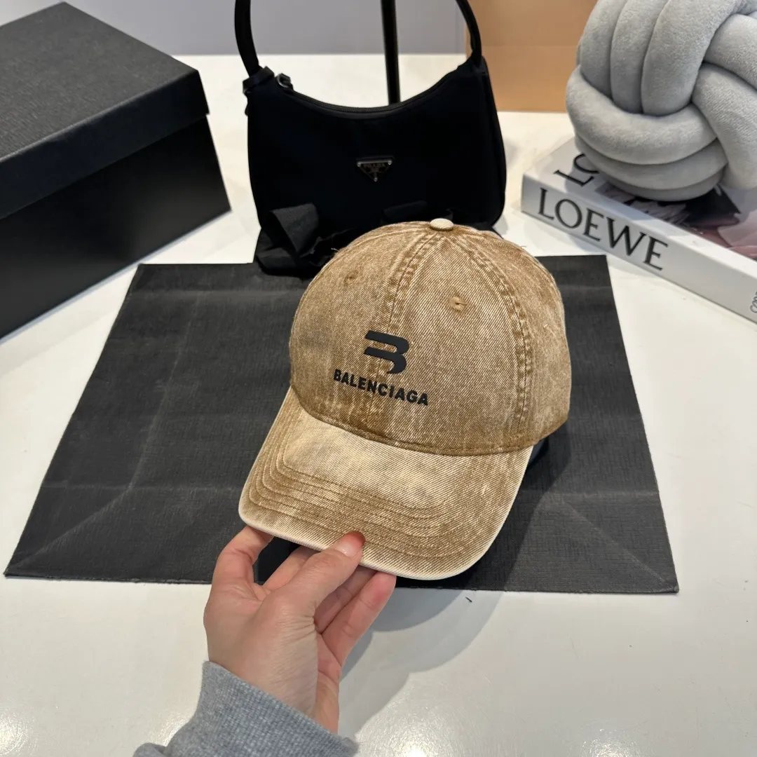 P60 BALENCIAGA 🆕Spring style new personalized baseball cap, high quality and excellent breathability, suitable for all seasons, high-value fashion item! Same style for men and women