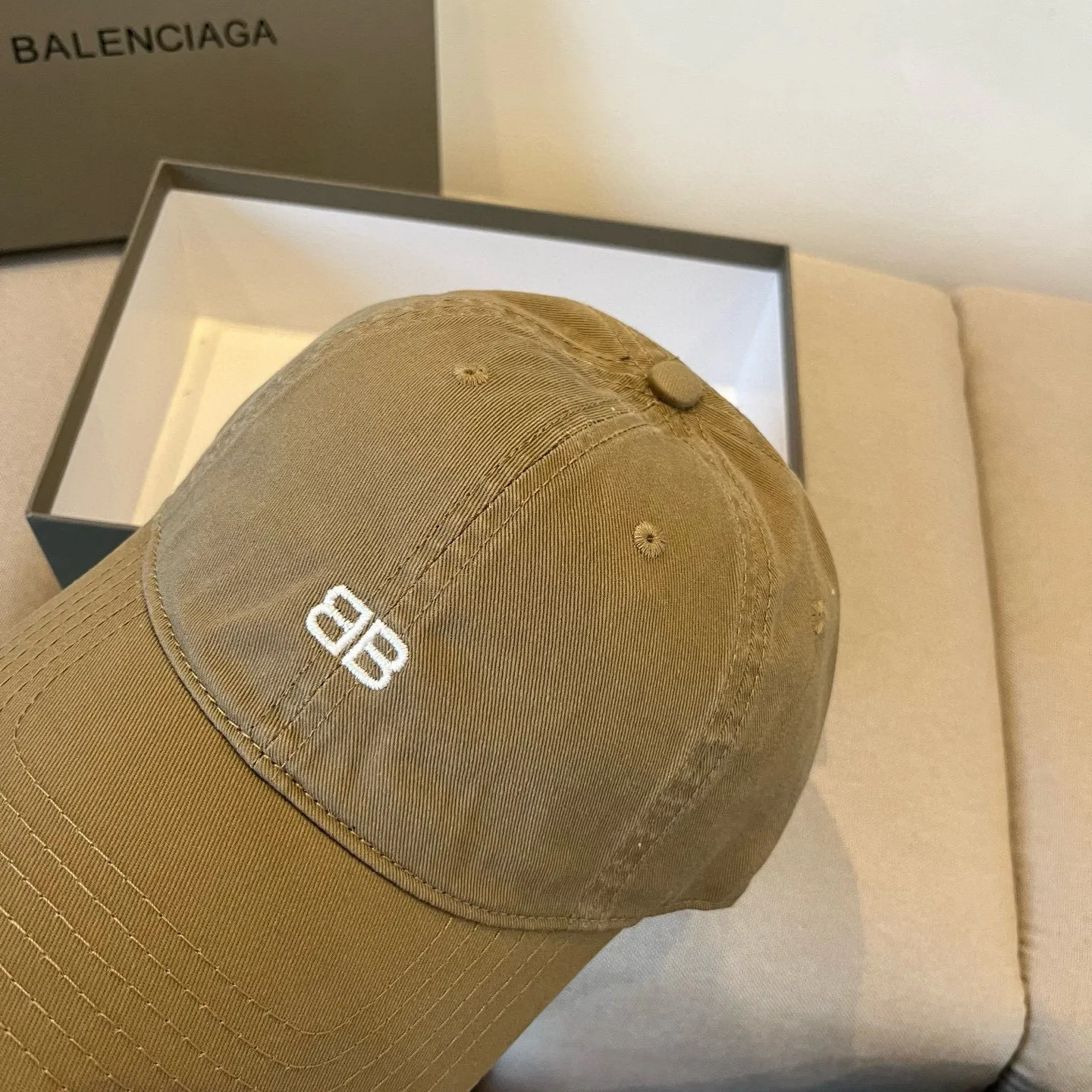 P60 BALENCIAGA new logo baseball cap, cool colors, different styles for men and women, the first batch will be shipped first! A must-buy for Paris fans!