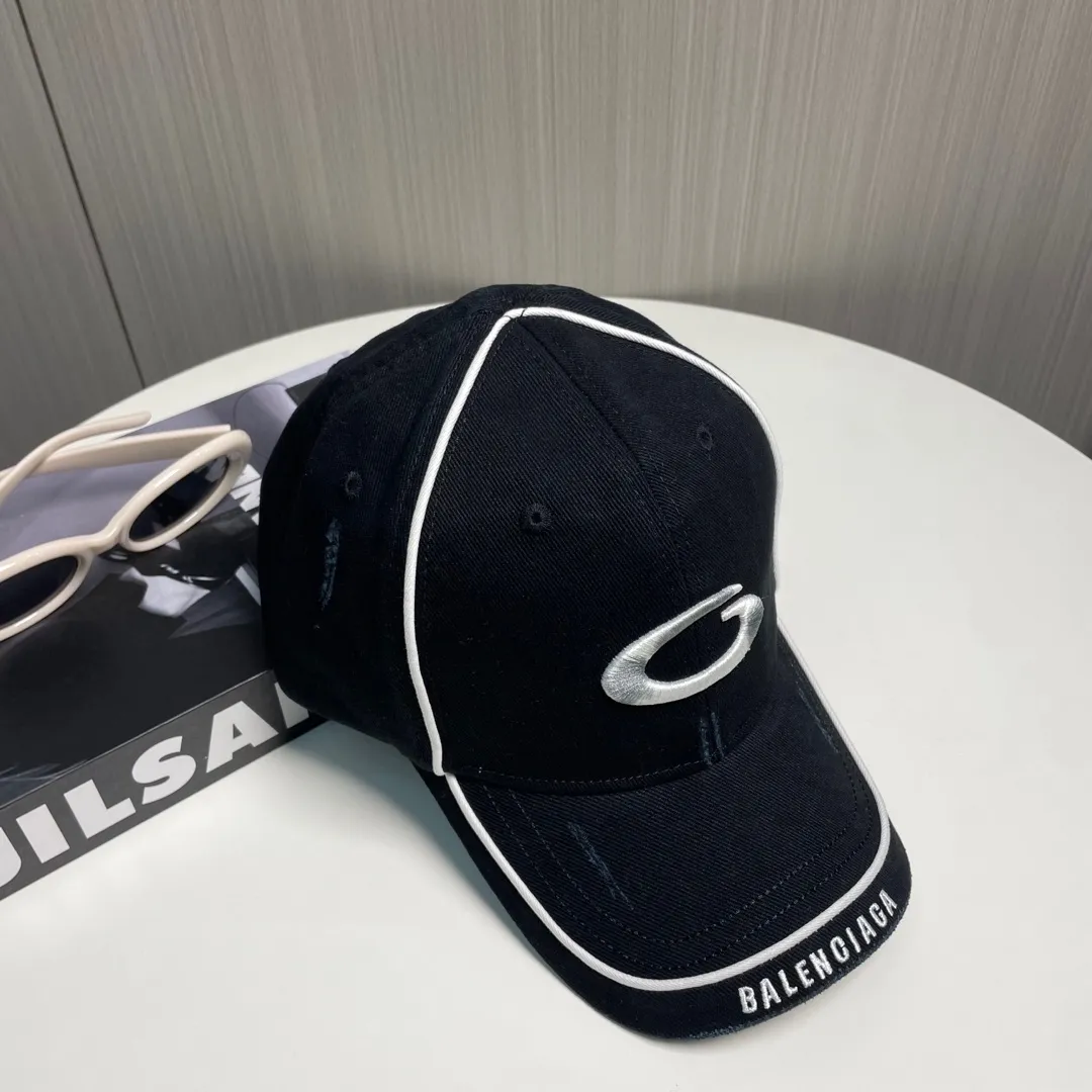 P80💰BALENCIAGA Balenciaga's new embroidered logo baseball cap, cool colors, different styles for men and women, the first batch will be shipped first! A must-buy for Paris fans!